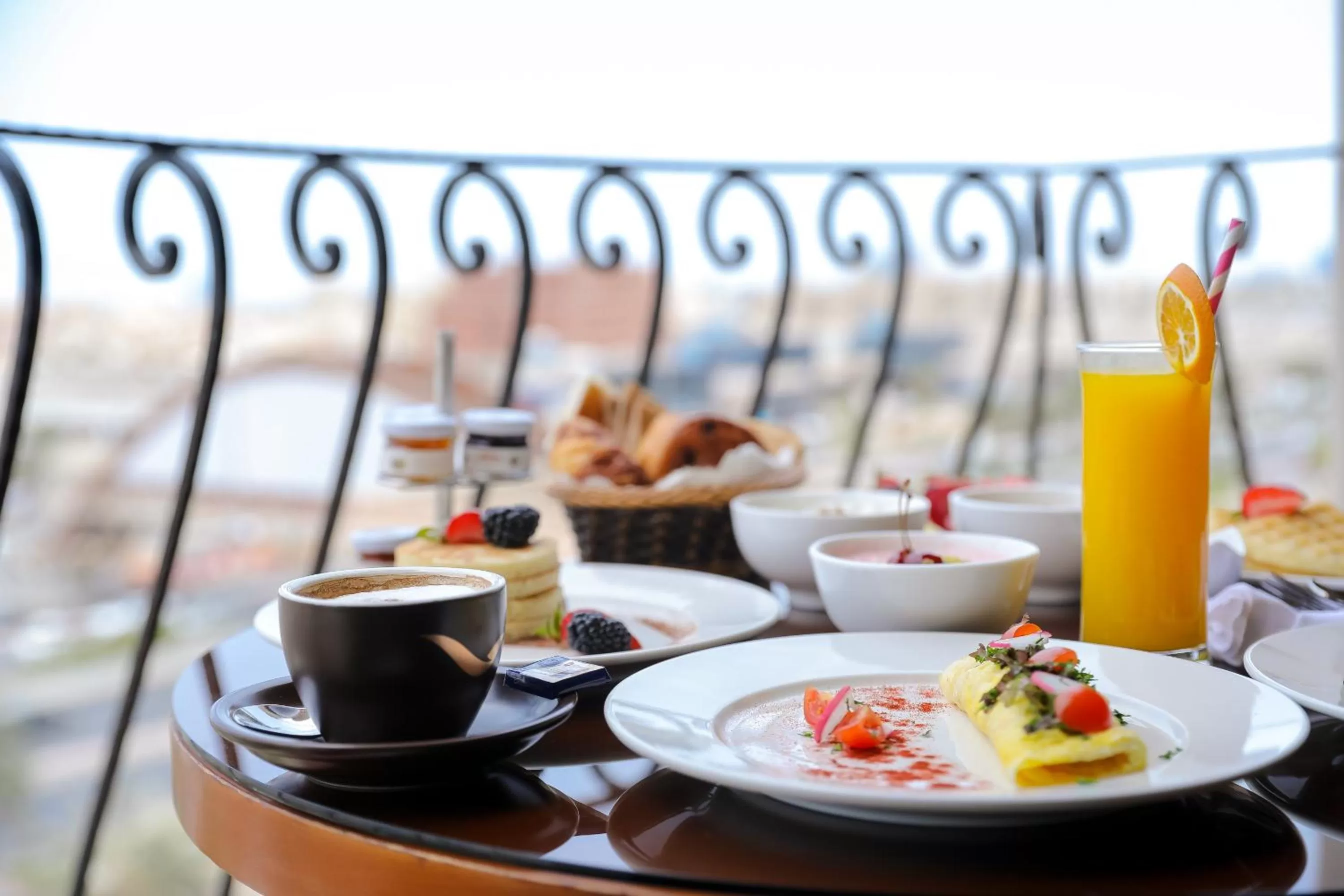 Food and drinks in Mövenpick Hotel Jeddah