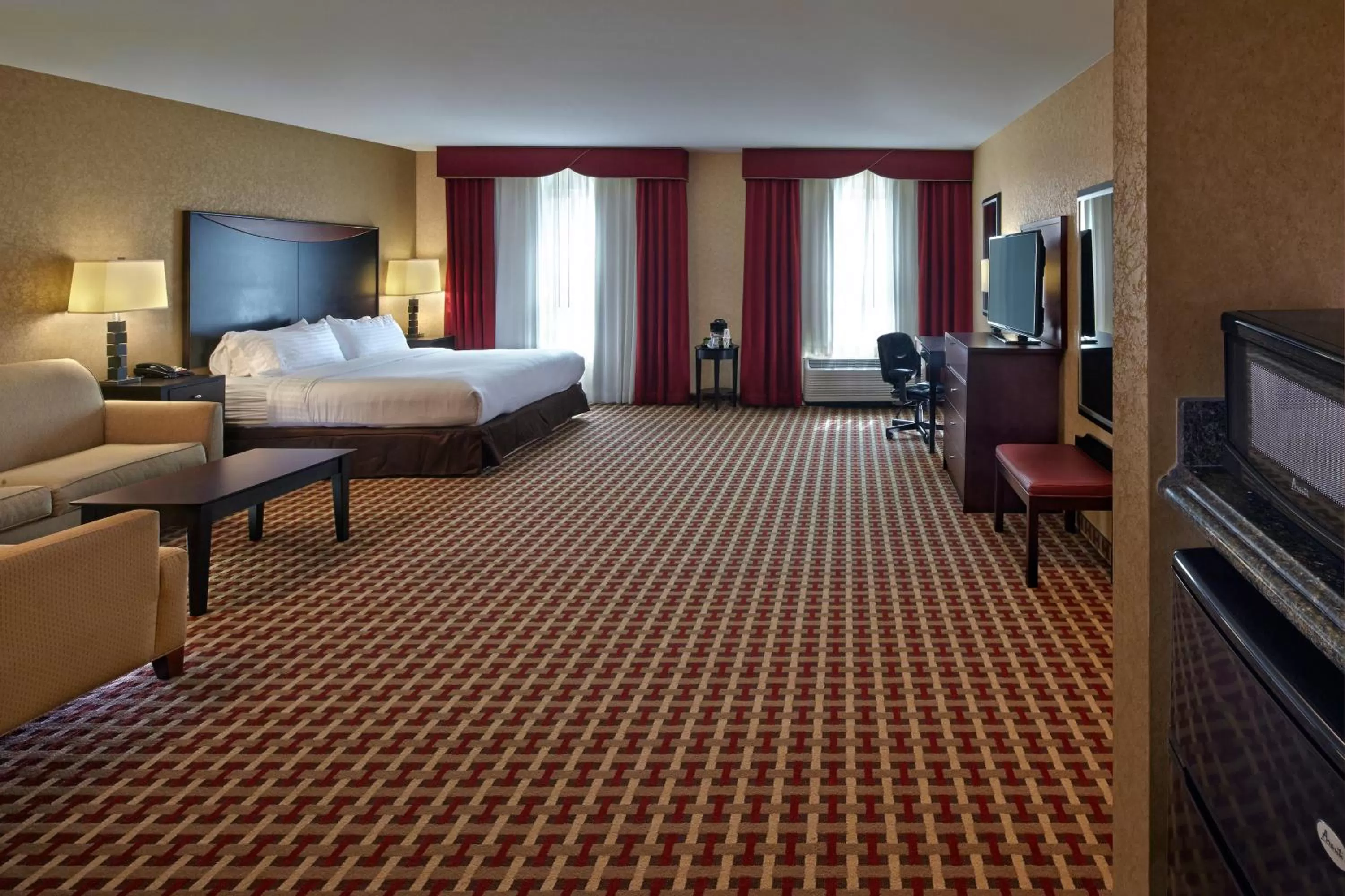 Photo of the whole room, Bed in Holiday Inn Jacksonville E 295 Baymeadows by IHG