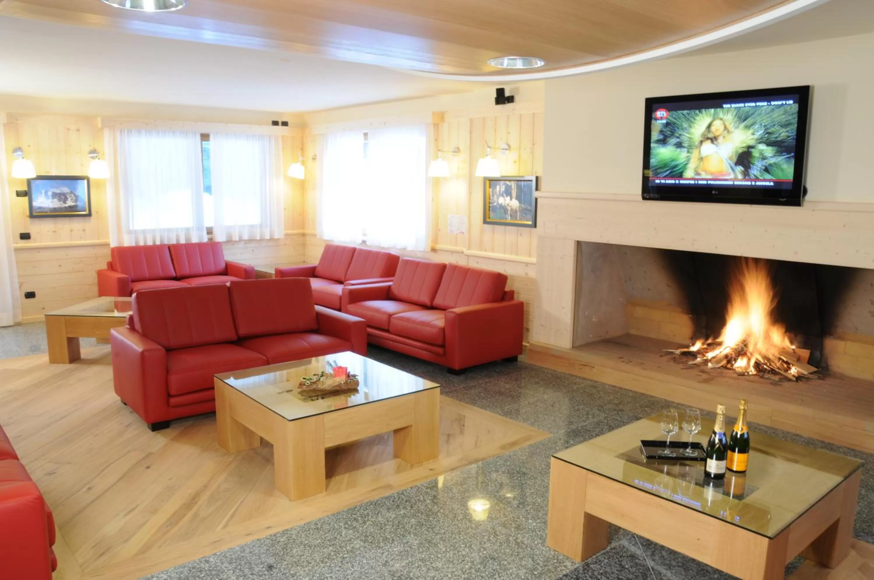 Communal lounge/ TV room in Hotel Garni Pegrà
