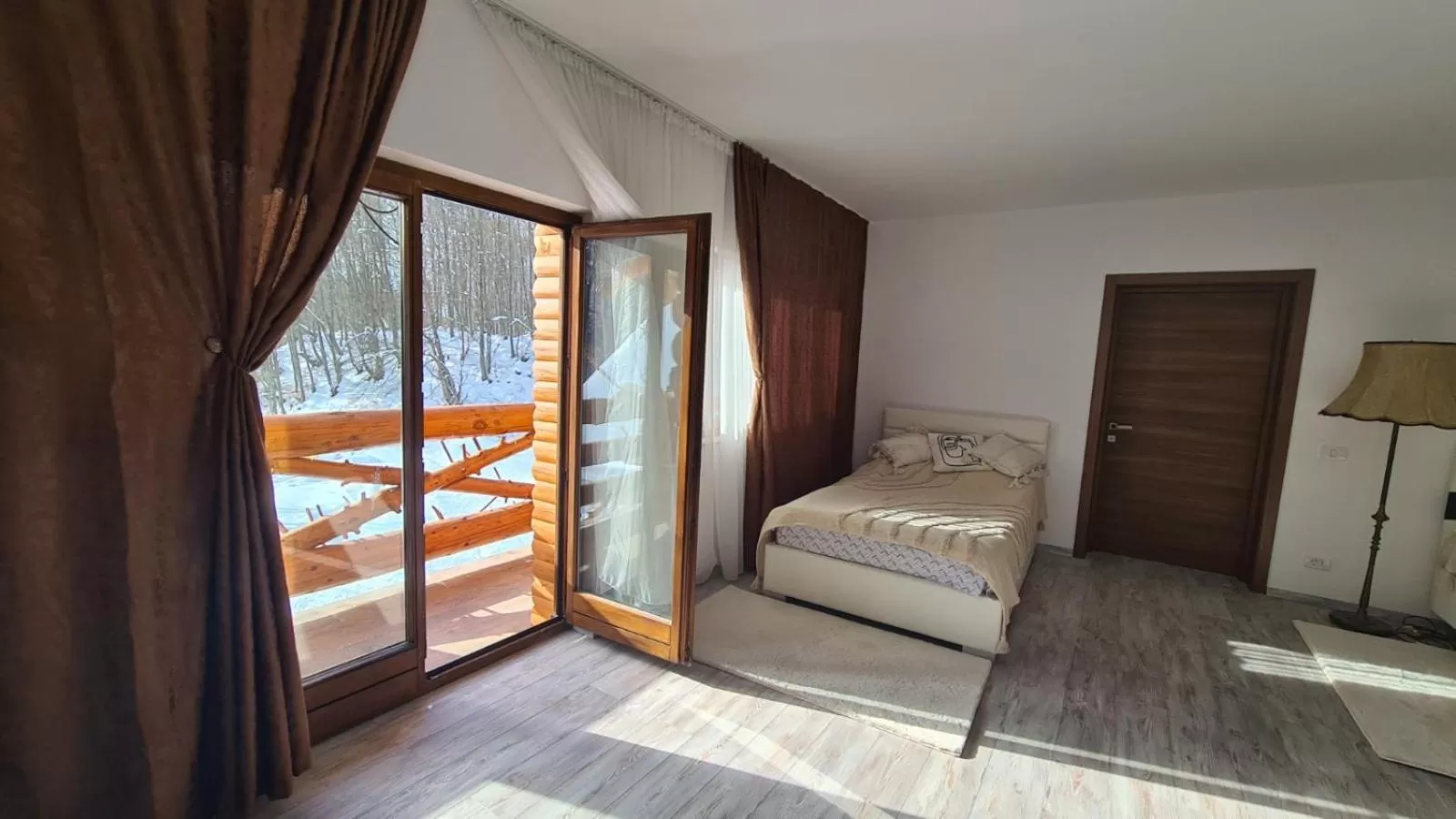 Living room, Bed in Conacul Radacinilor