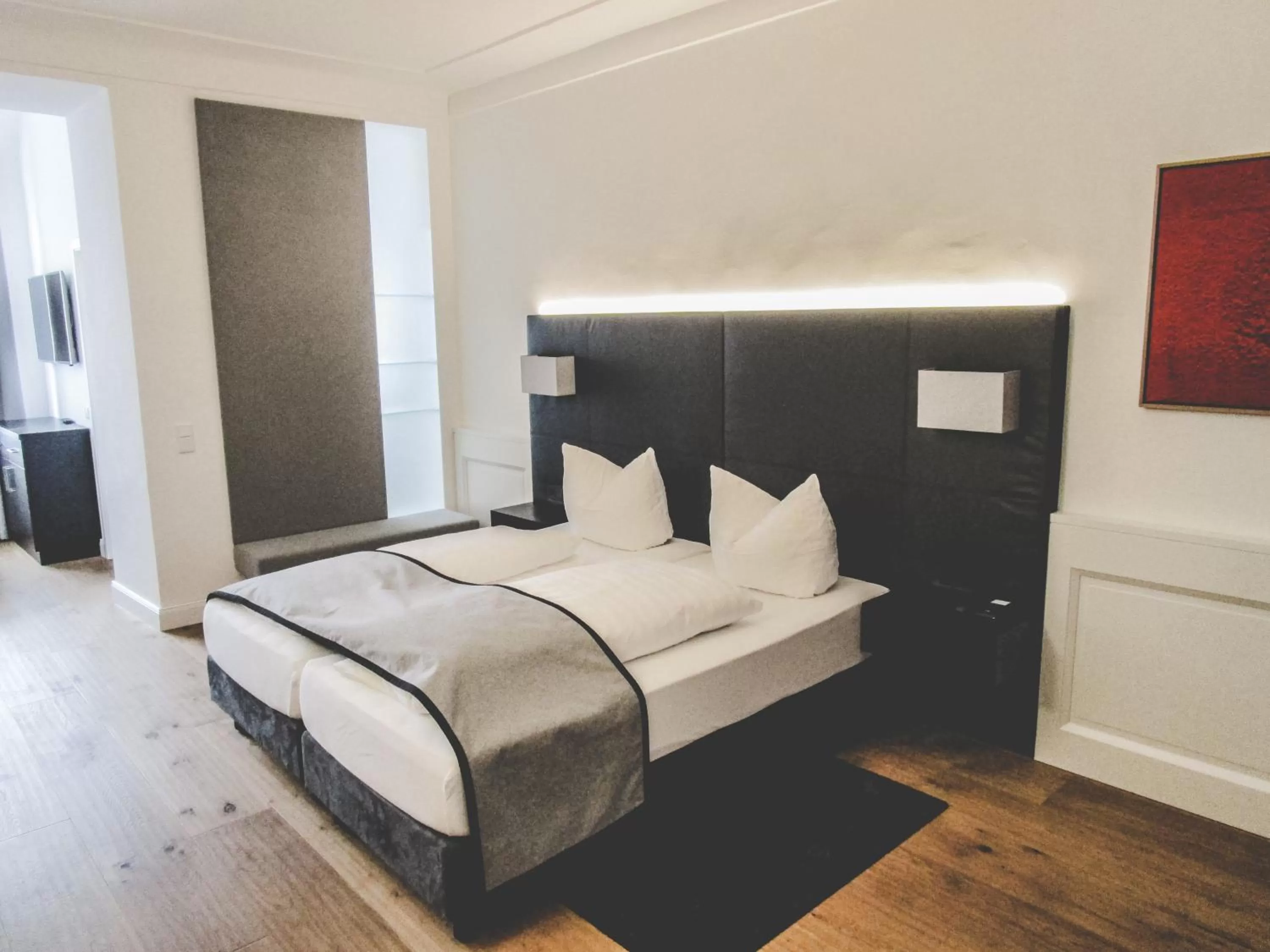 Bedroom, Bed in Hotel Münchner Hof