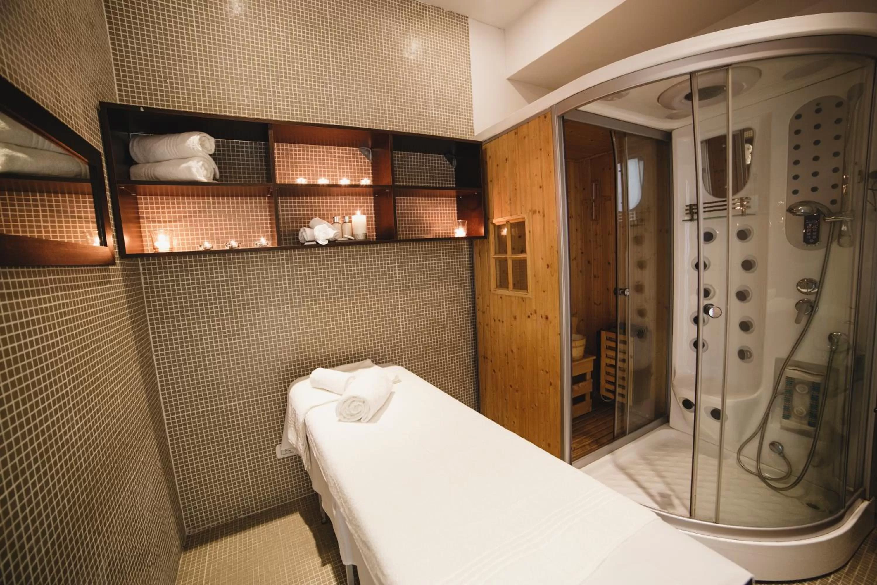 Fitness centre/facilities in Ker Urquiza Hotel