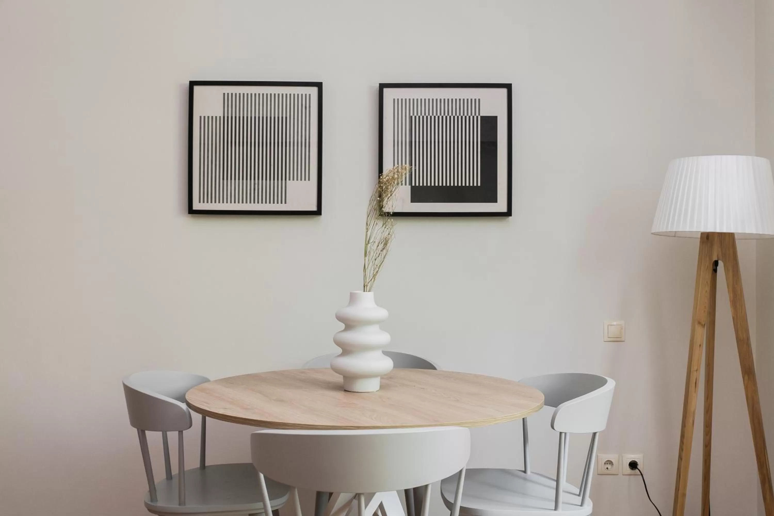 Dining Area in ZOIA The Hill by UPSTREET