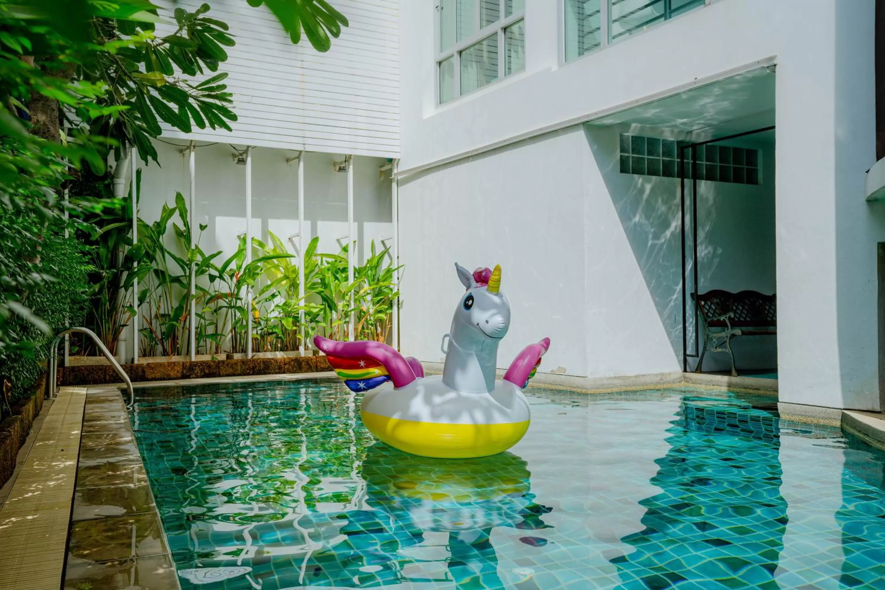 Swimming pool in Peace Land Khaosan