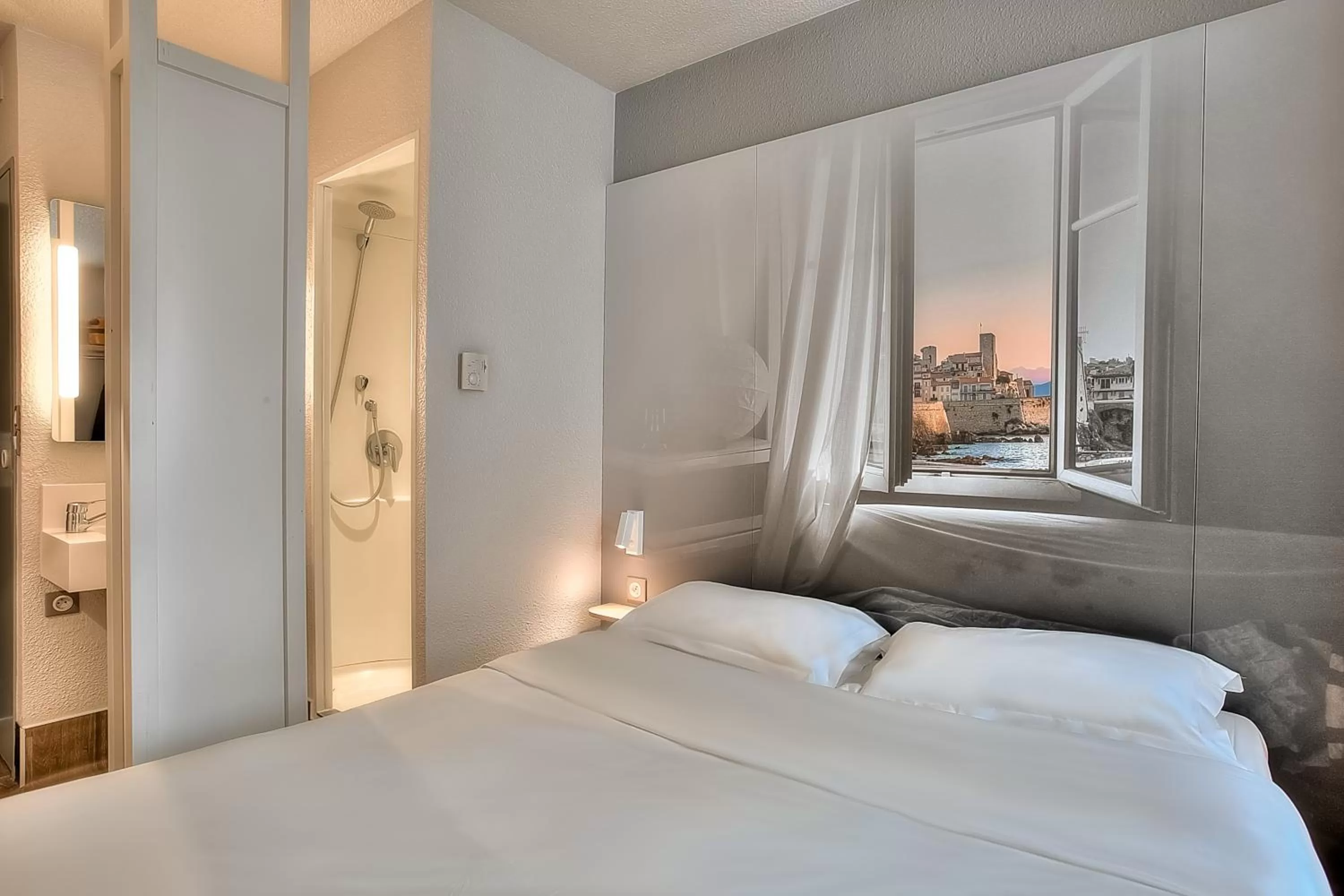 Bedroom, Bed in B&B HOTEL Antibes Sophia Antipolis