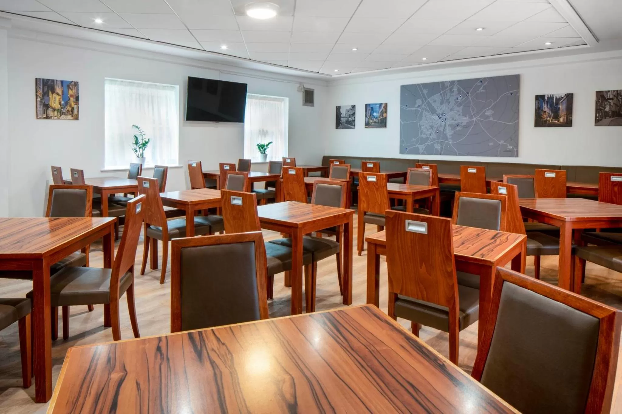 Restaurant/places to eat in Holiday Inn Express York by IHG