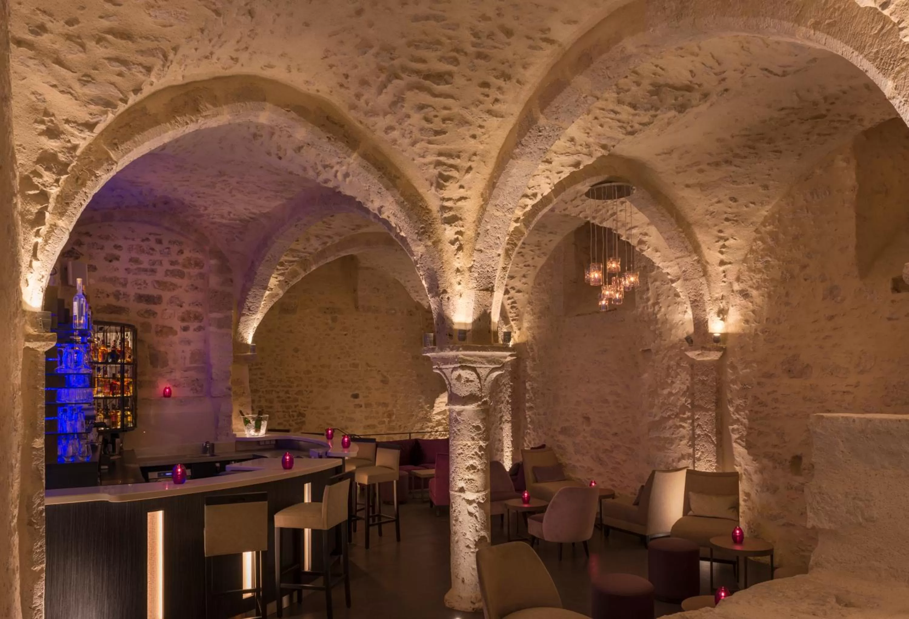 Lounge or bar in Hôtel Aux Vieux Remparts