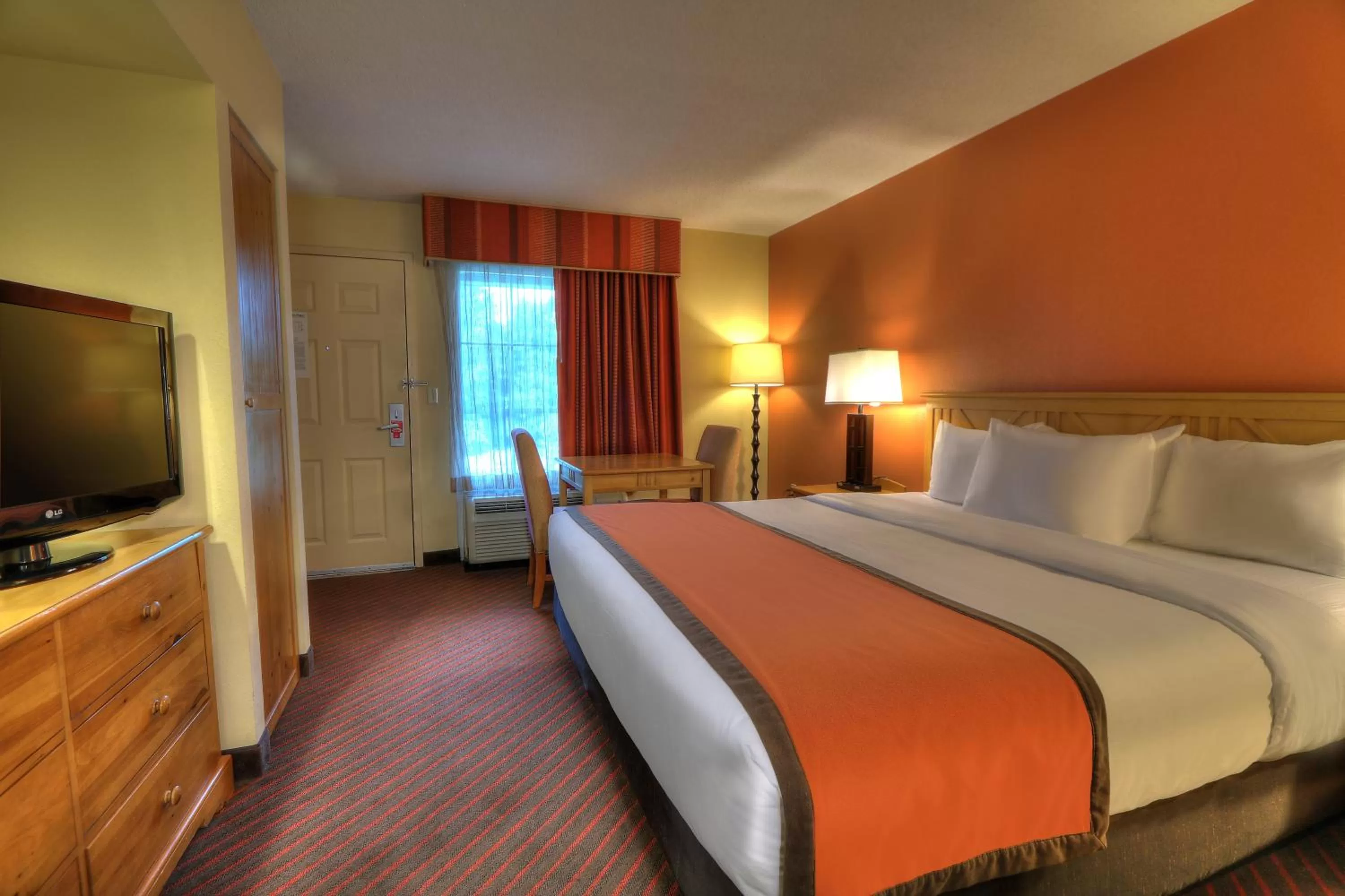 Bed in Econo Lodge Pigeon Forge Riverside