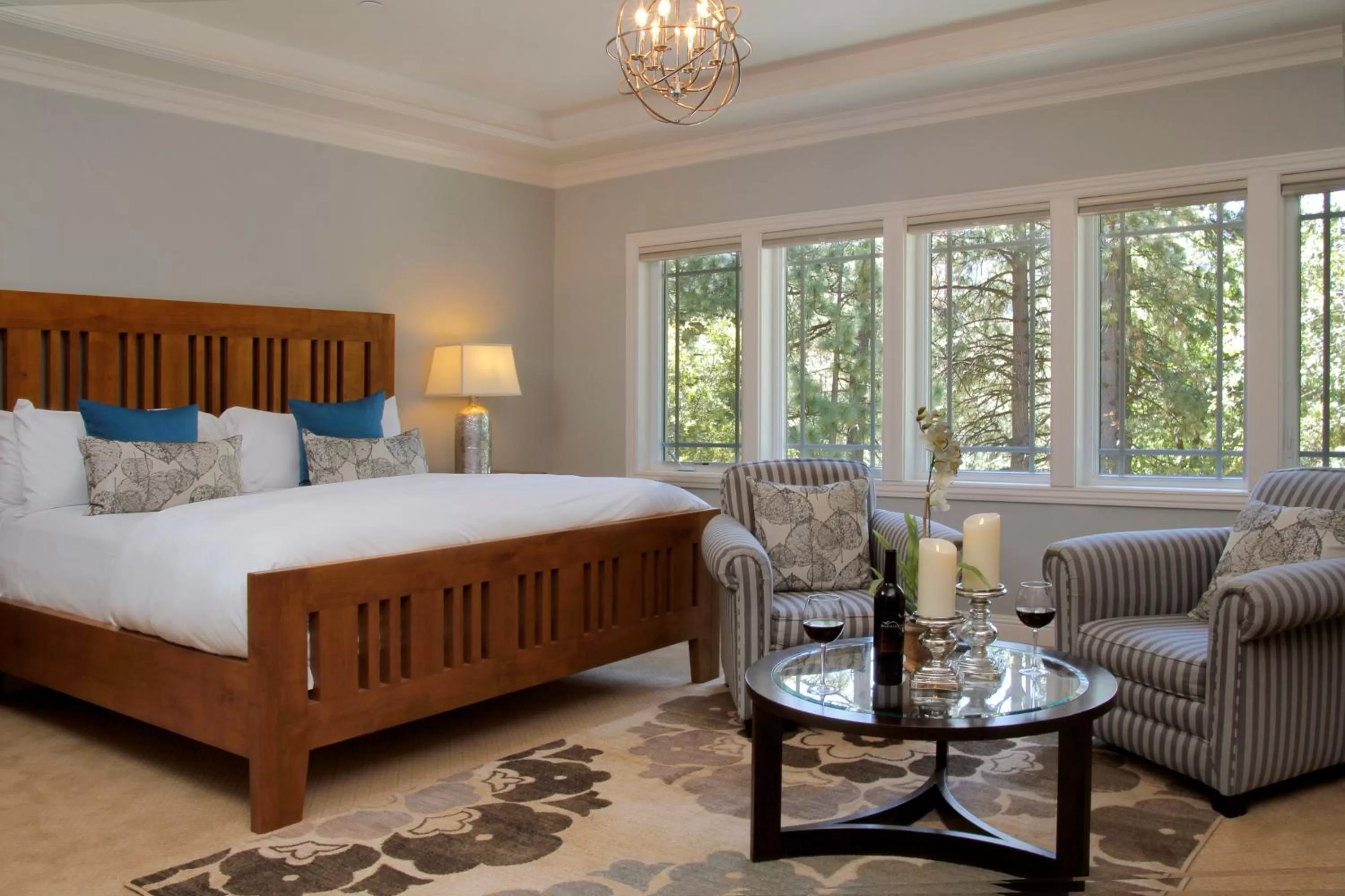 Bed in The Grand Idyllwild Lodge