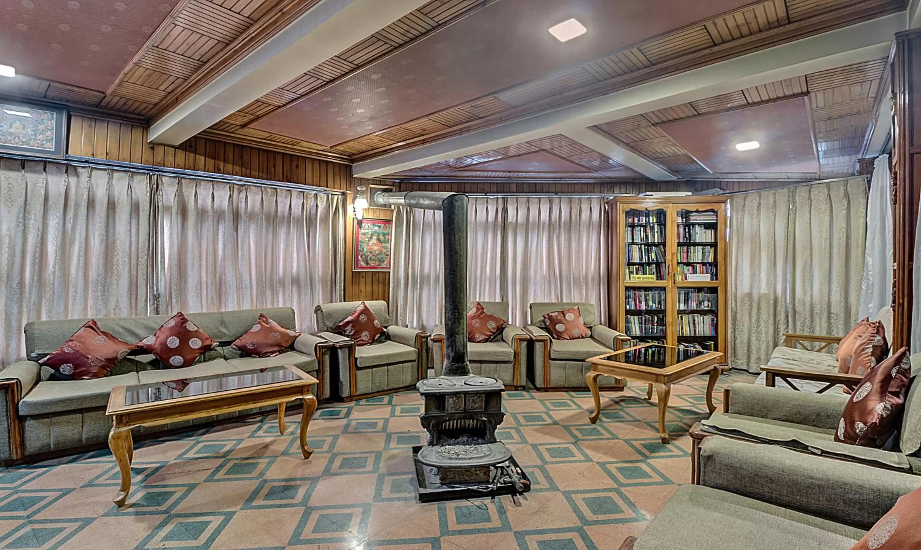 Restaurant/places to eat in Dekeling Hotel