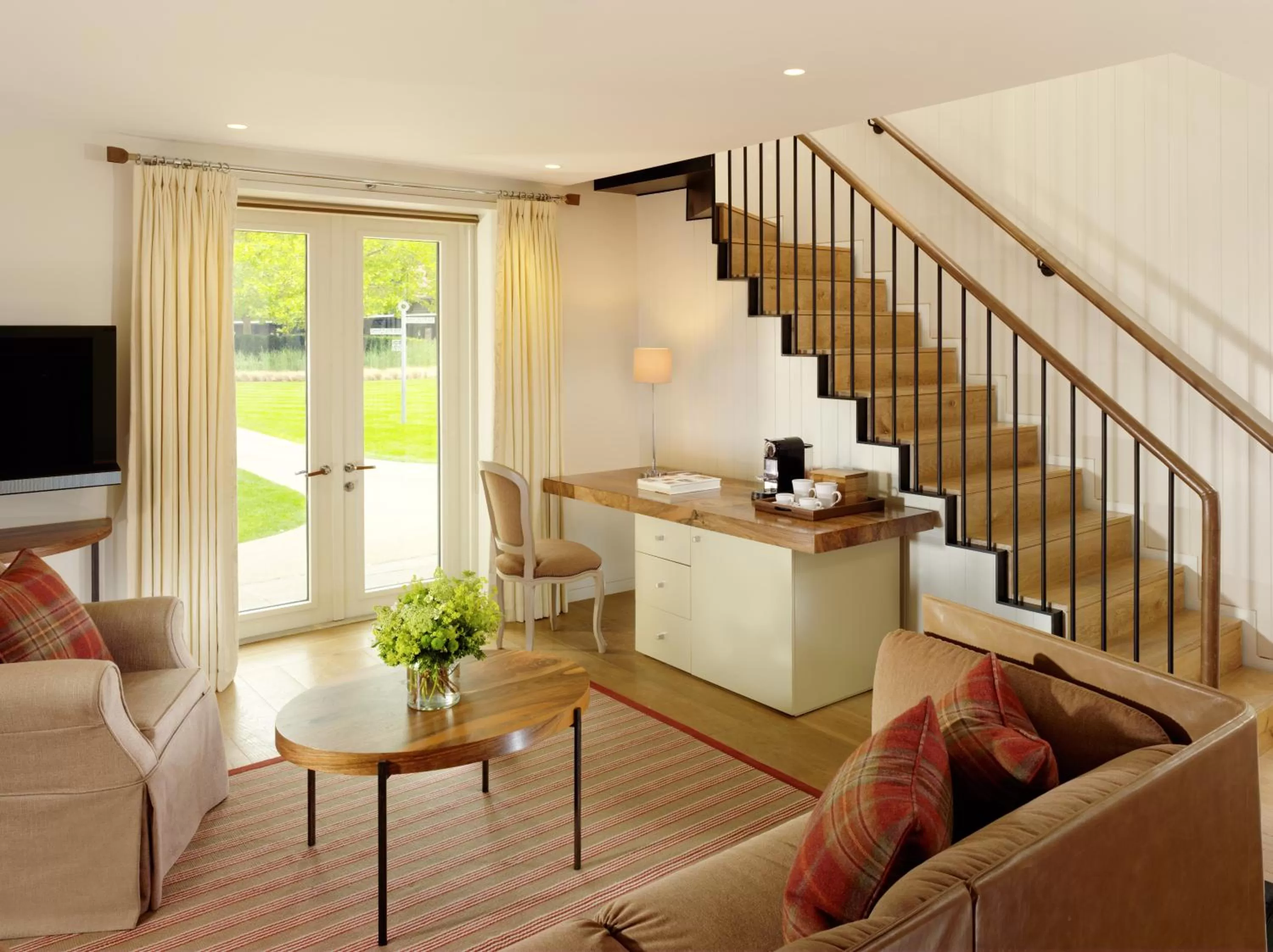 Photo of the whole room in Coworth Park - Dorchester Collection