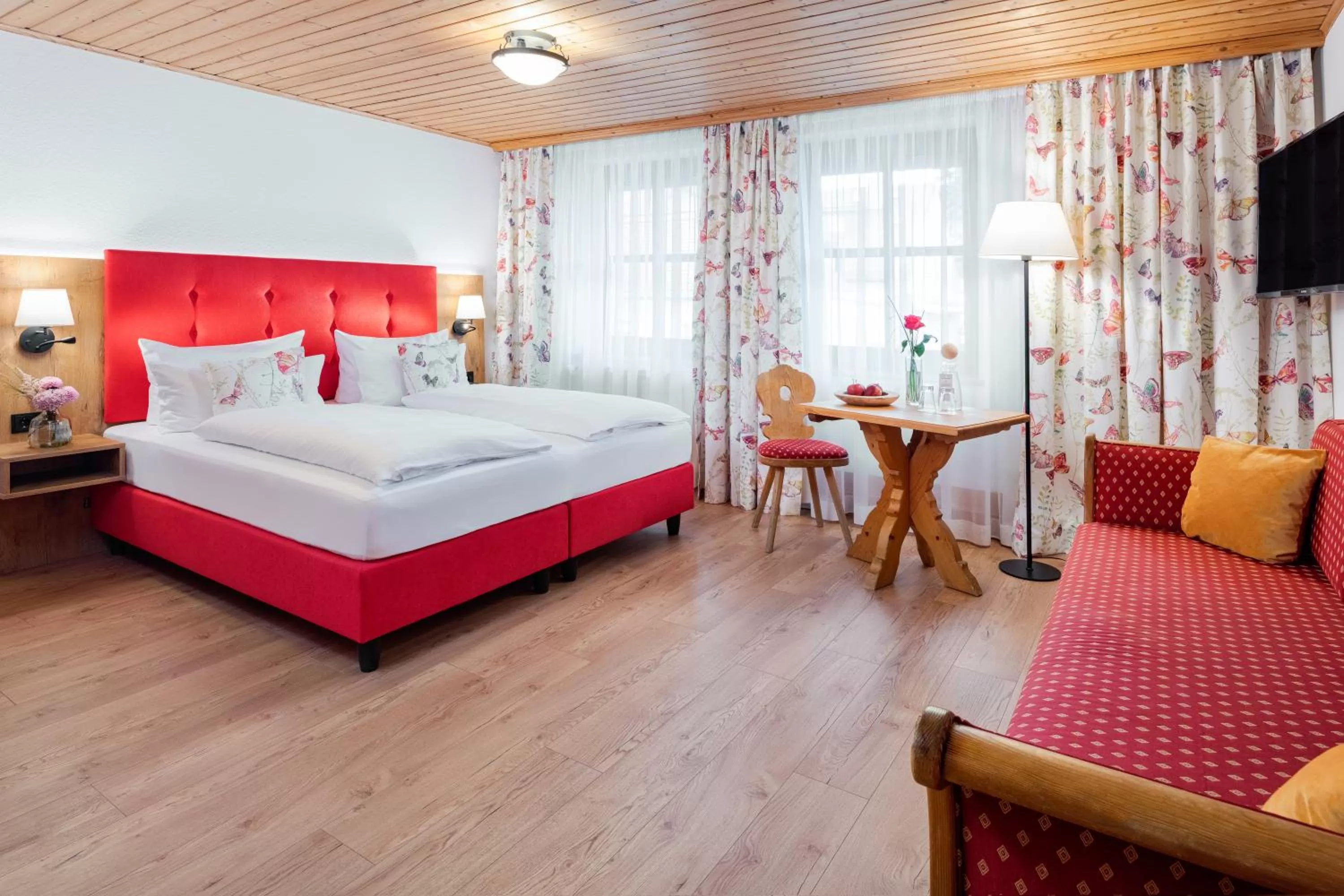 Photo of the whole room, Bed in Hotel Obermaier