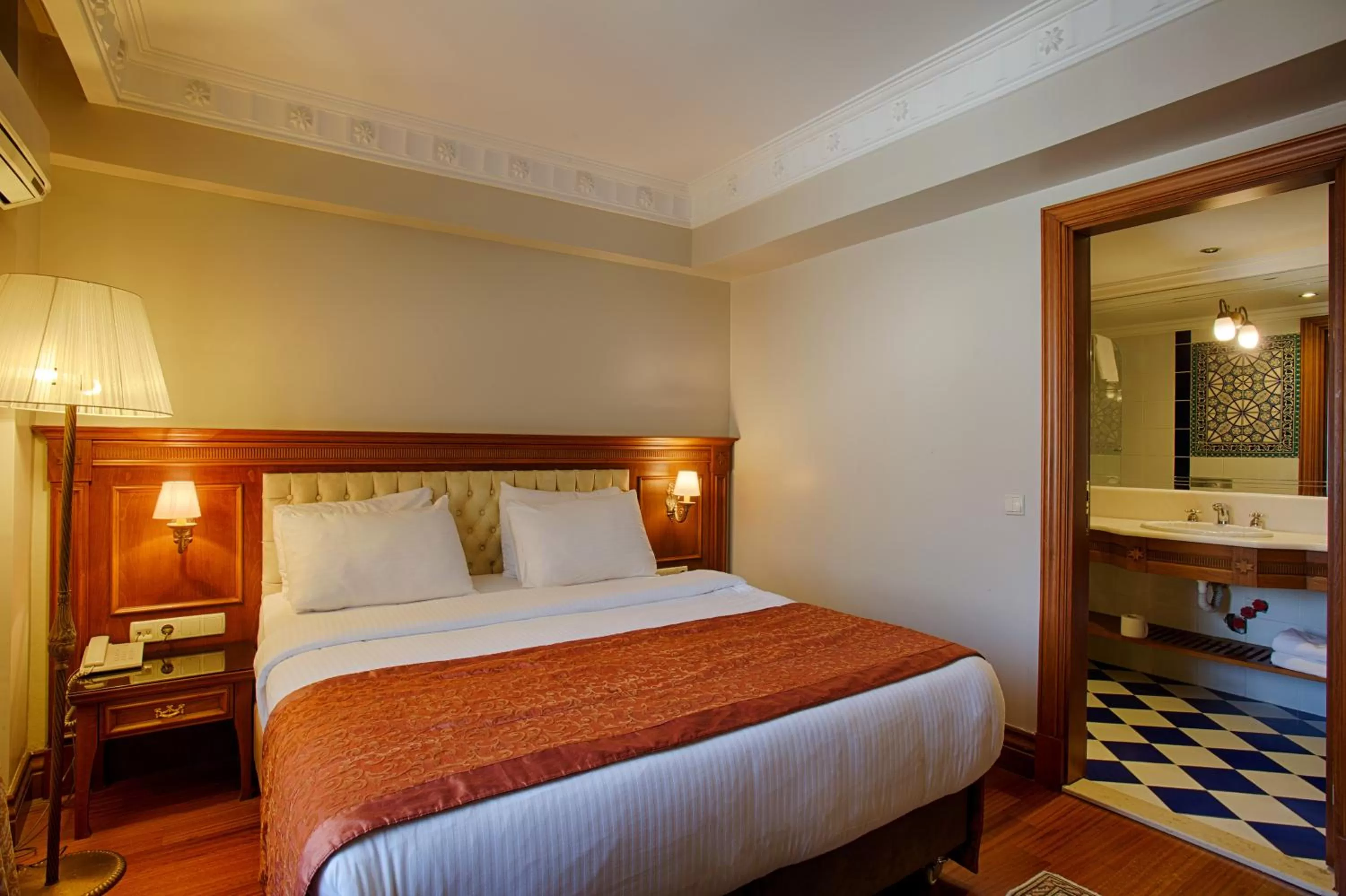 Bed in Hotel Sumengen