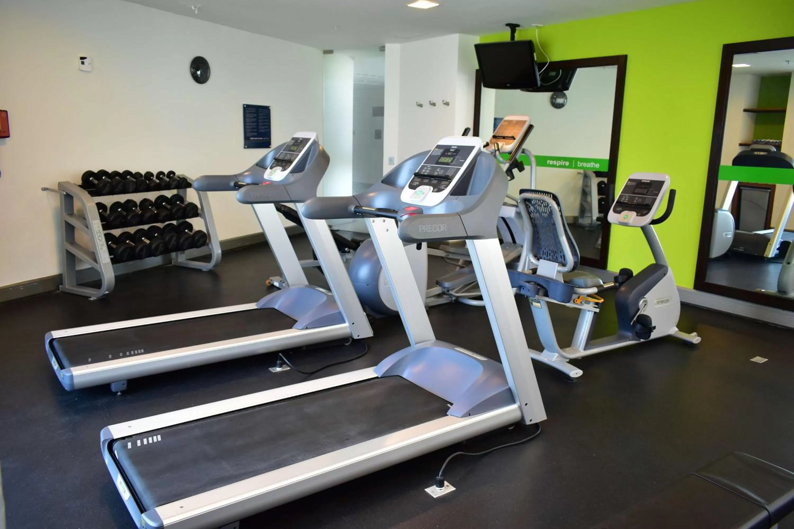 Fitness centre/facilities in Hampton Inn by Hilton Ciudad del Carmen