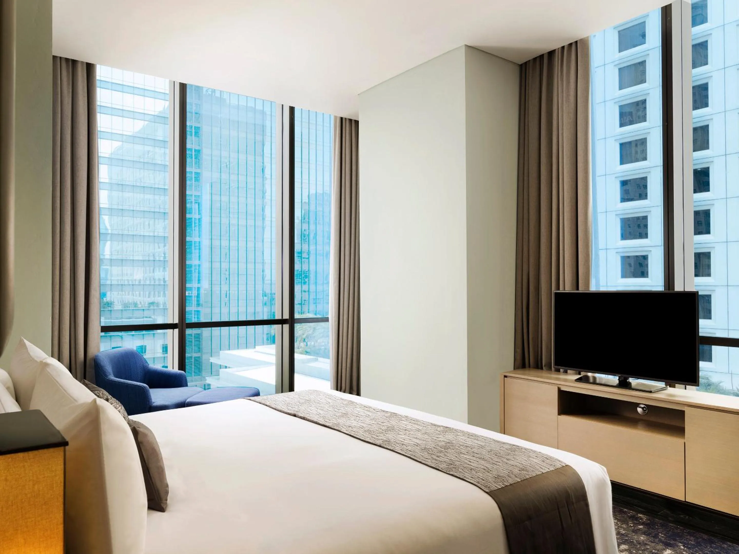 Photo of the whole room, Bed in Crowne Plaza Jakarta Residences, an IHG Hotel
