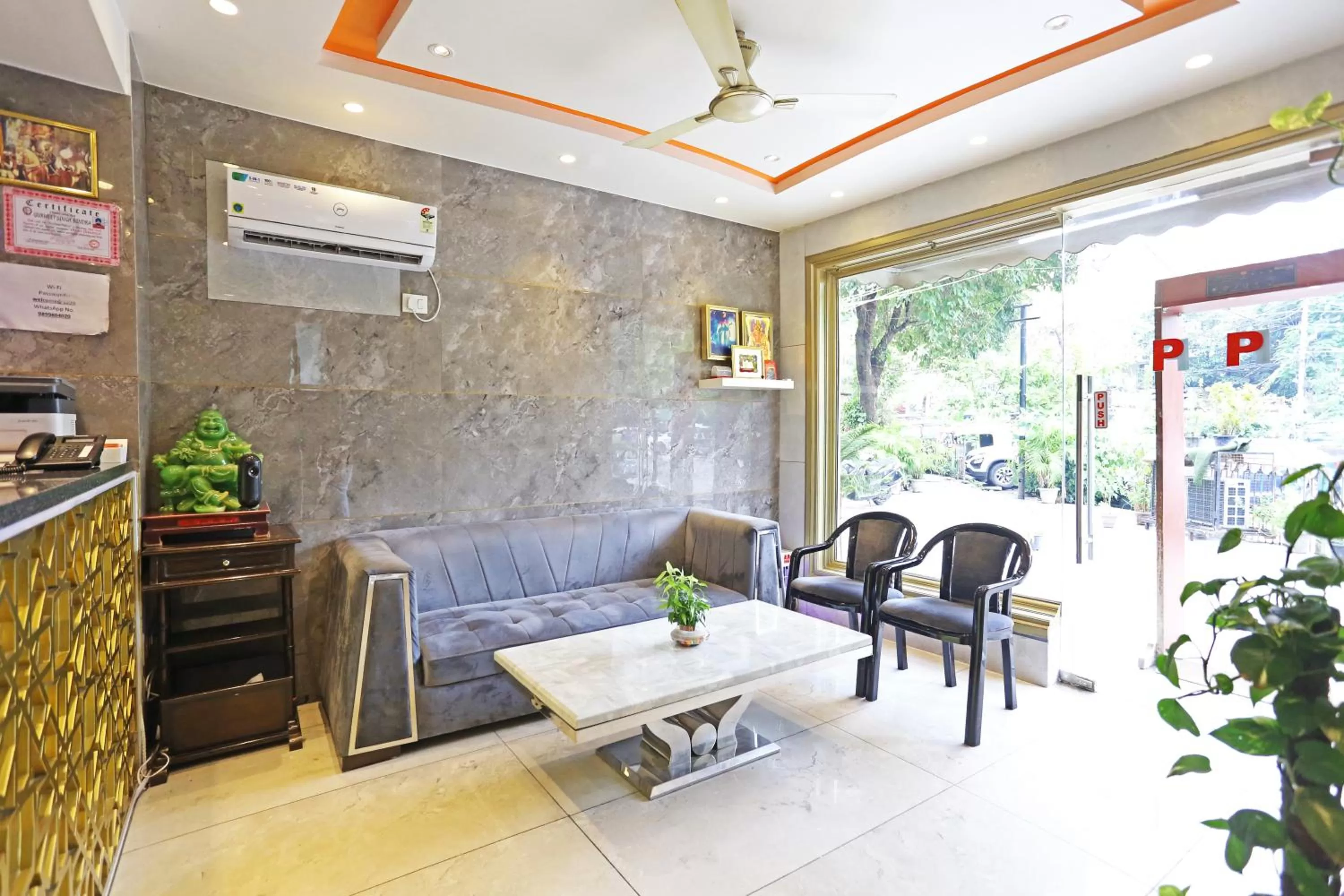 Seating Area in Frankstay By Hotel Preet in 05 mints walking Distance Nizamuddin Railway Station