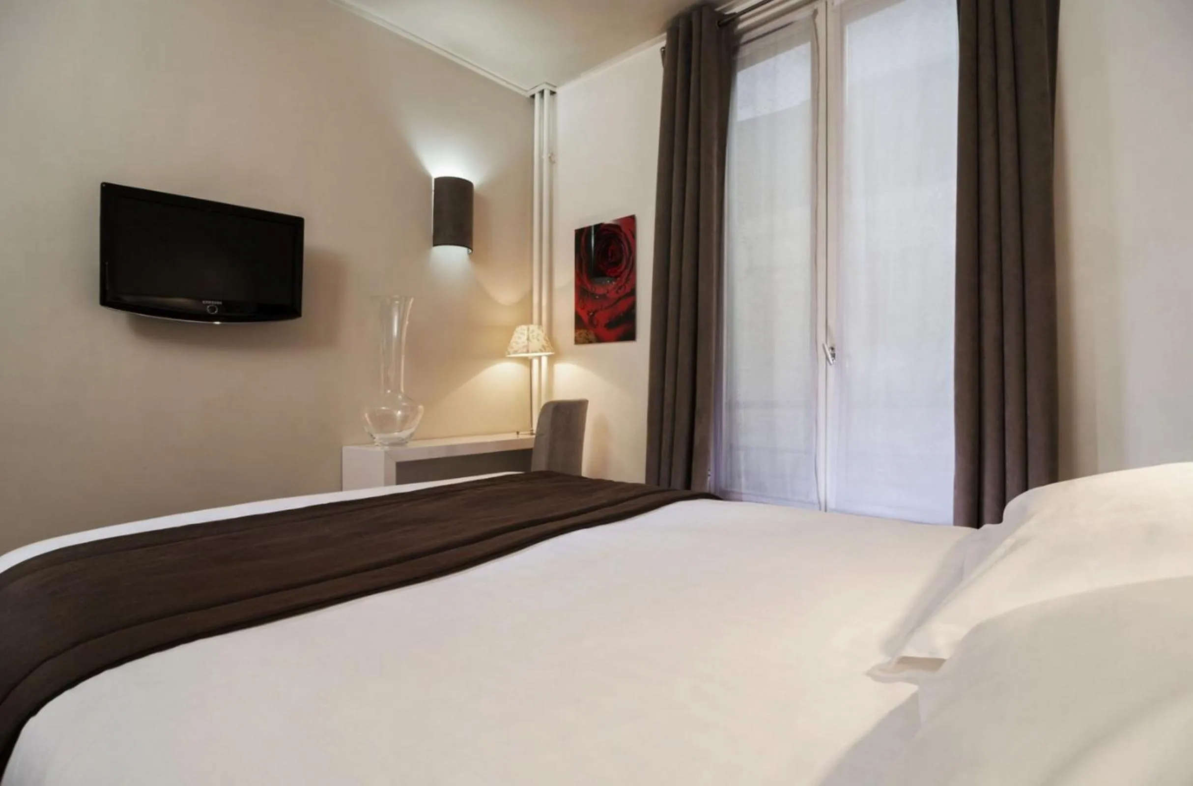 Bedroom, Bed in Hôtel Soft