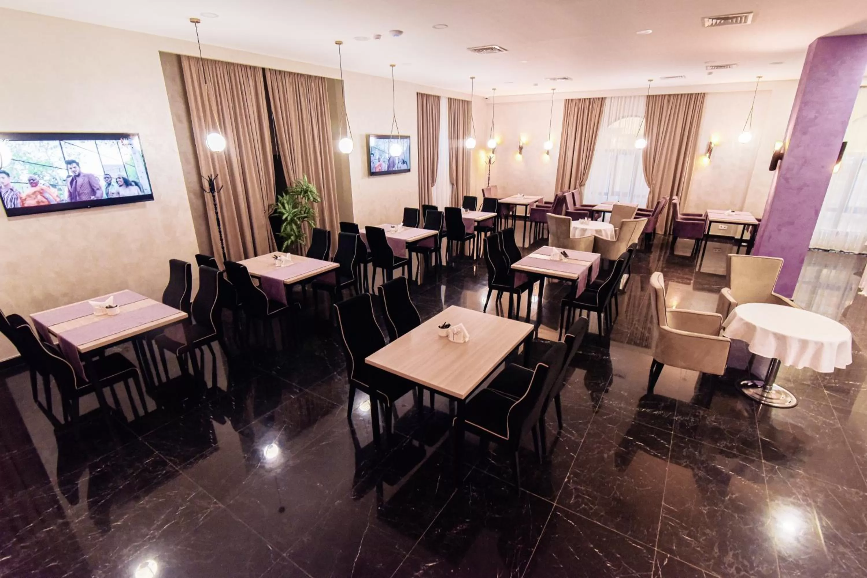 Restaurant/Places to Eat in East Palace Hotel