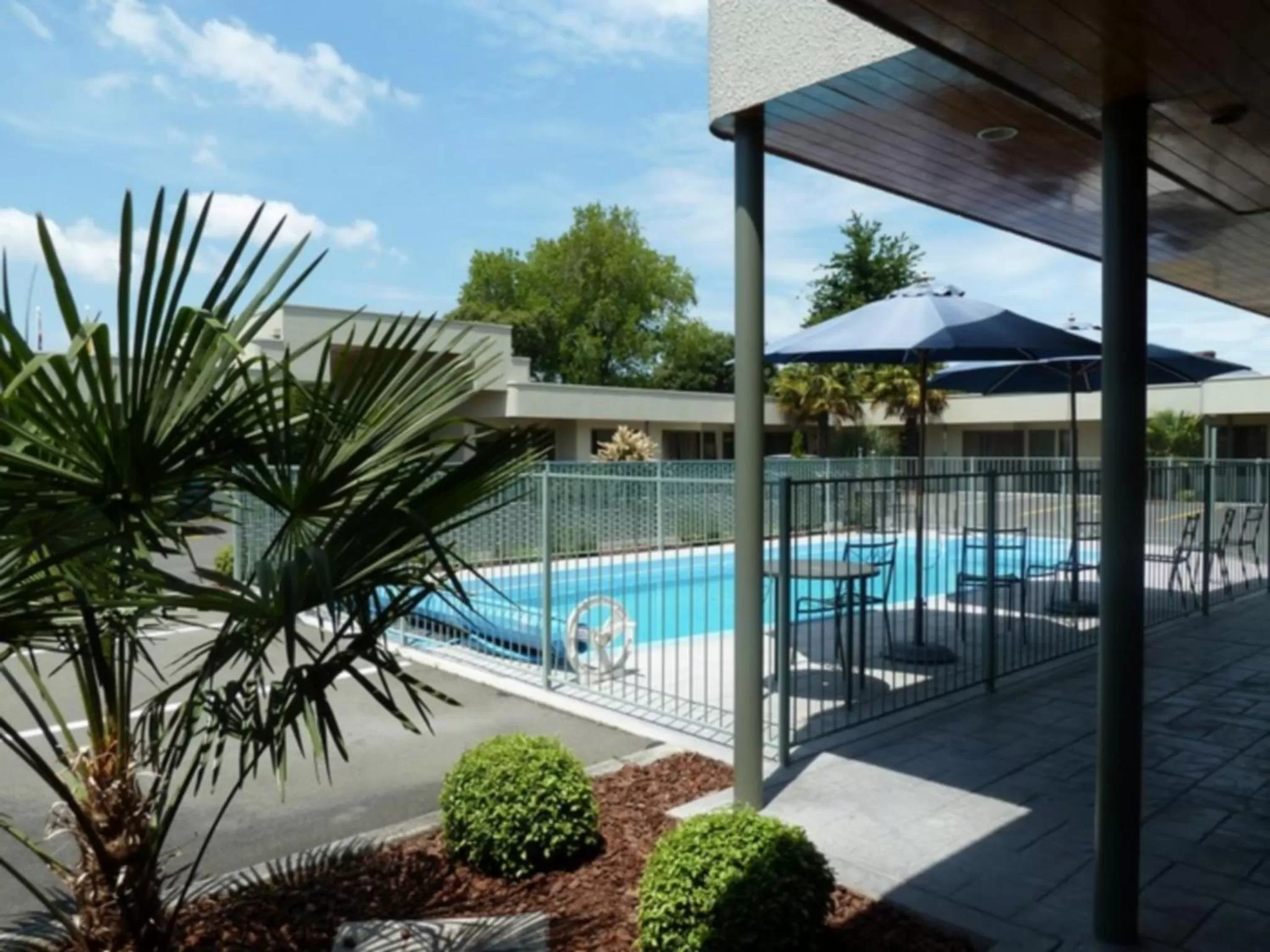 Day in Portmans Motor Lodge