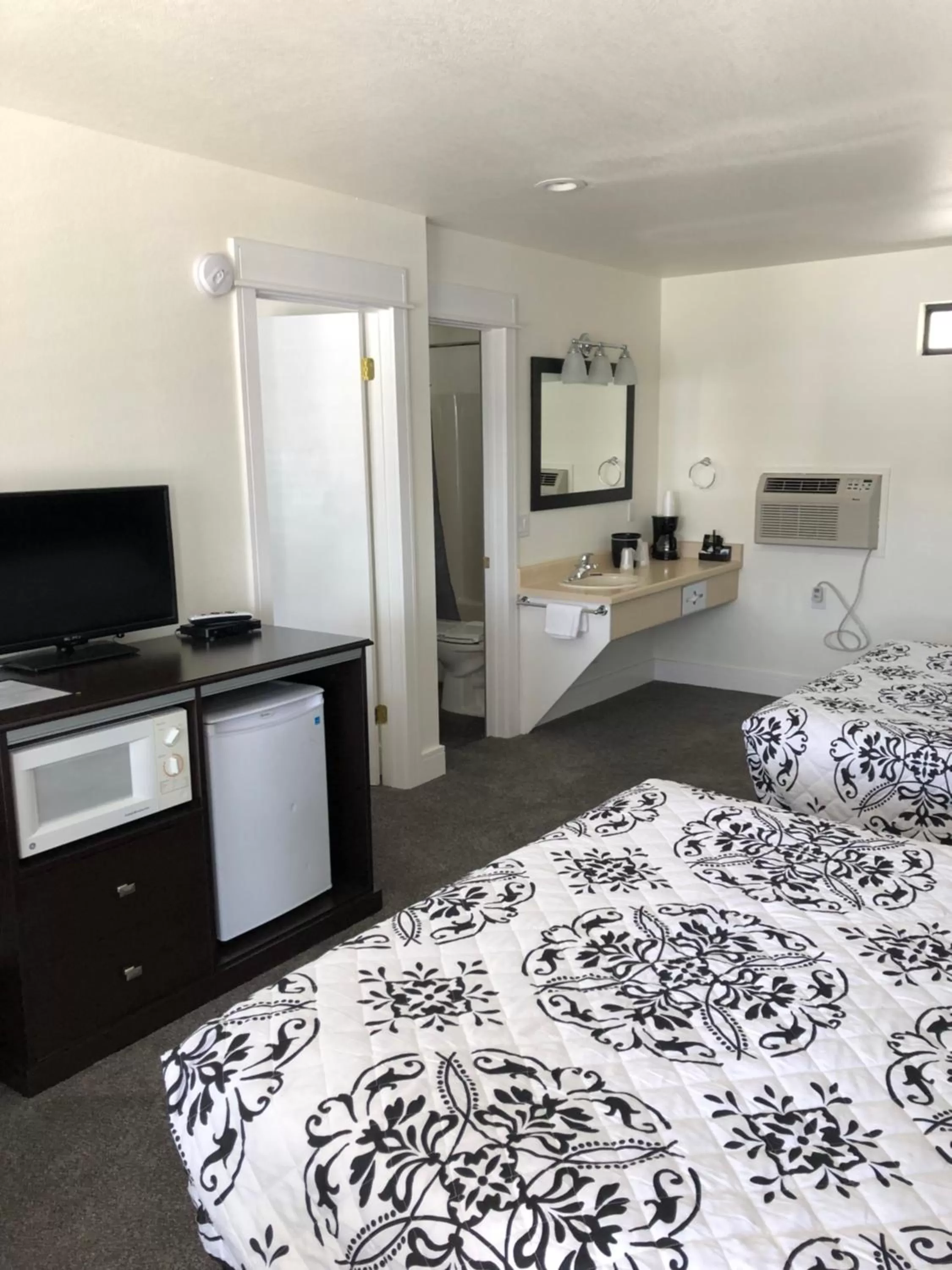 Deluxe Family Room in El Rancho Motel