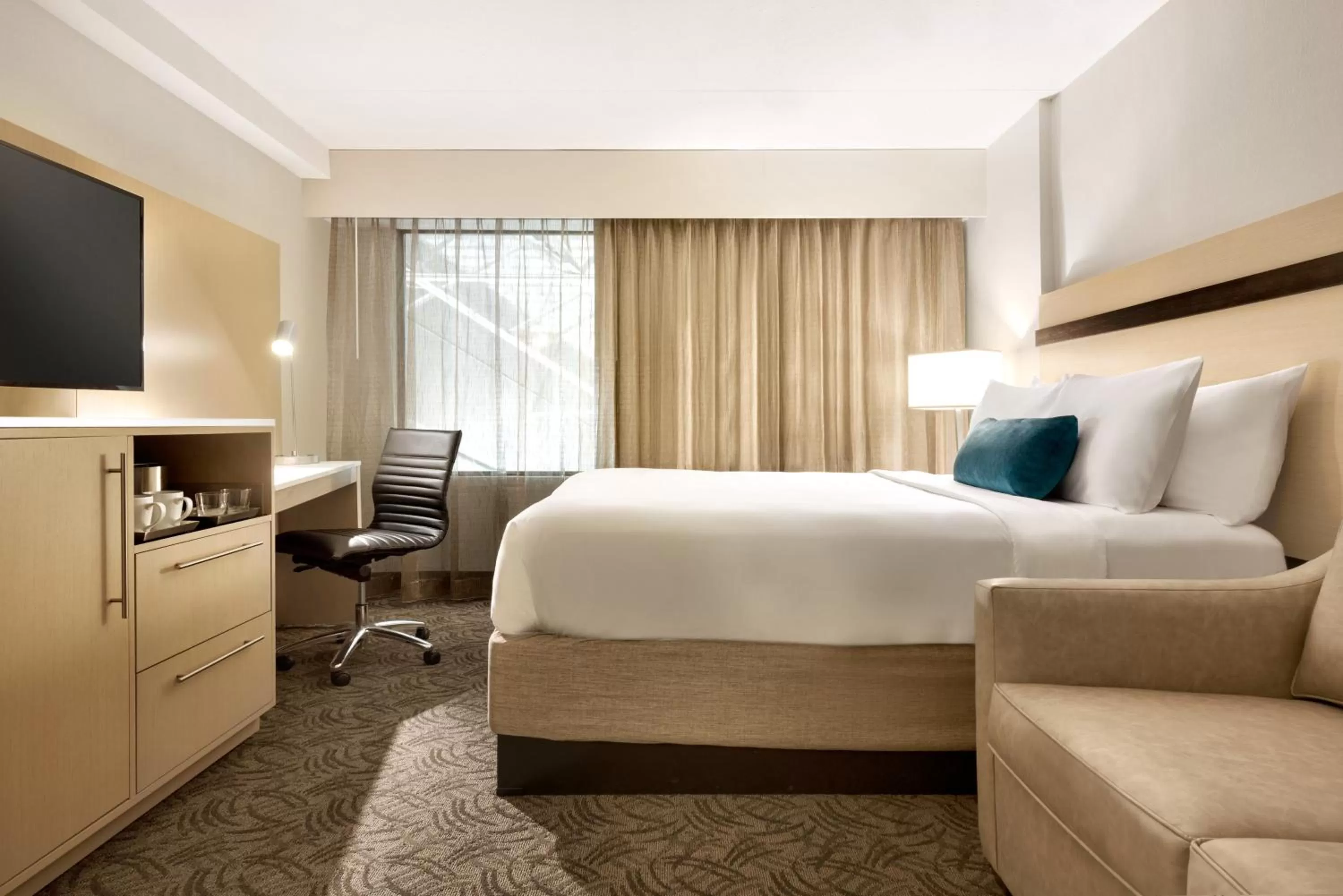 Bed in Holiday Inn - Bloomington - Normal by IHG