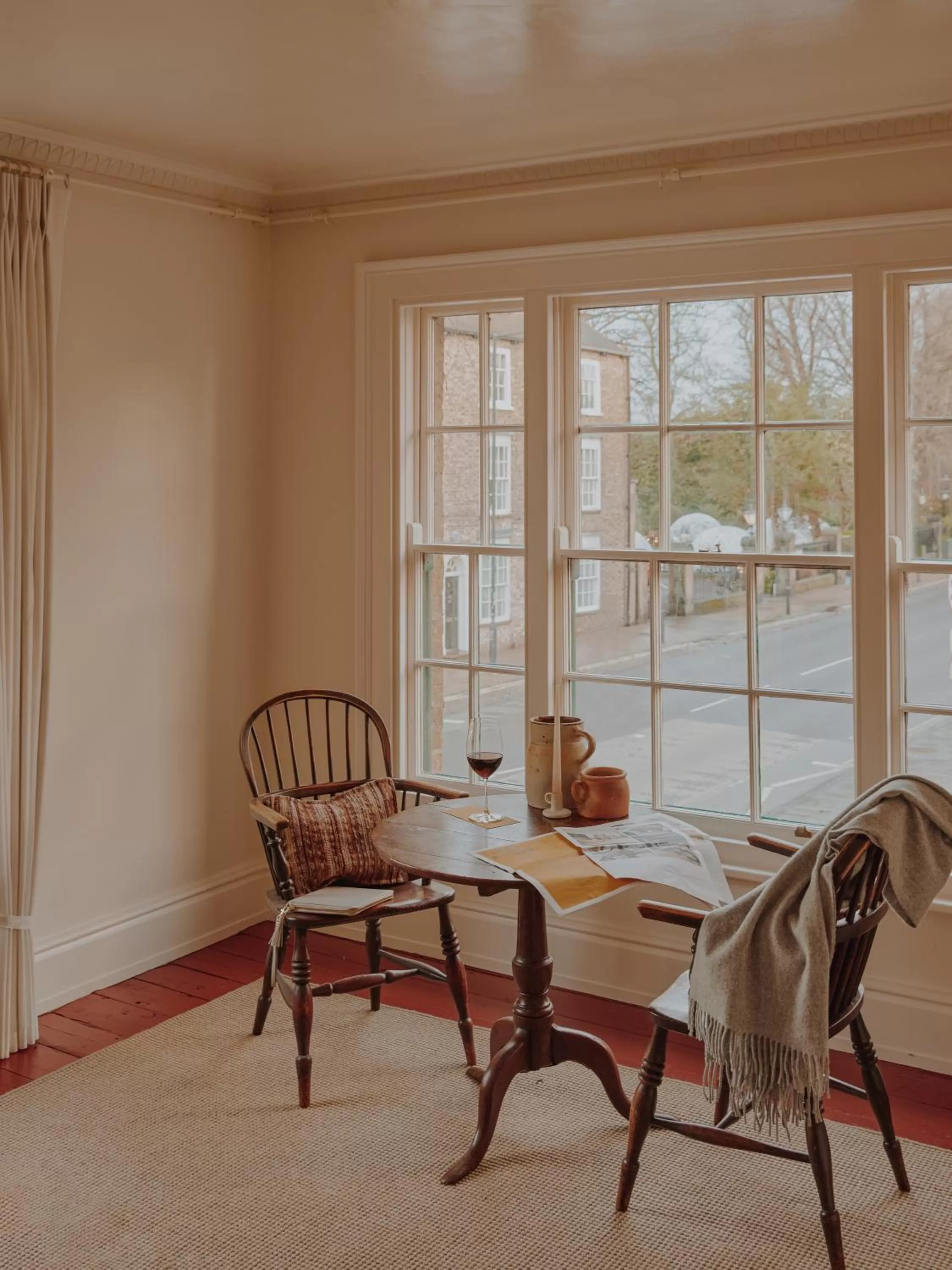 Living room in No 1 by GuestHouse, York