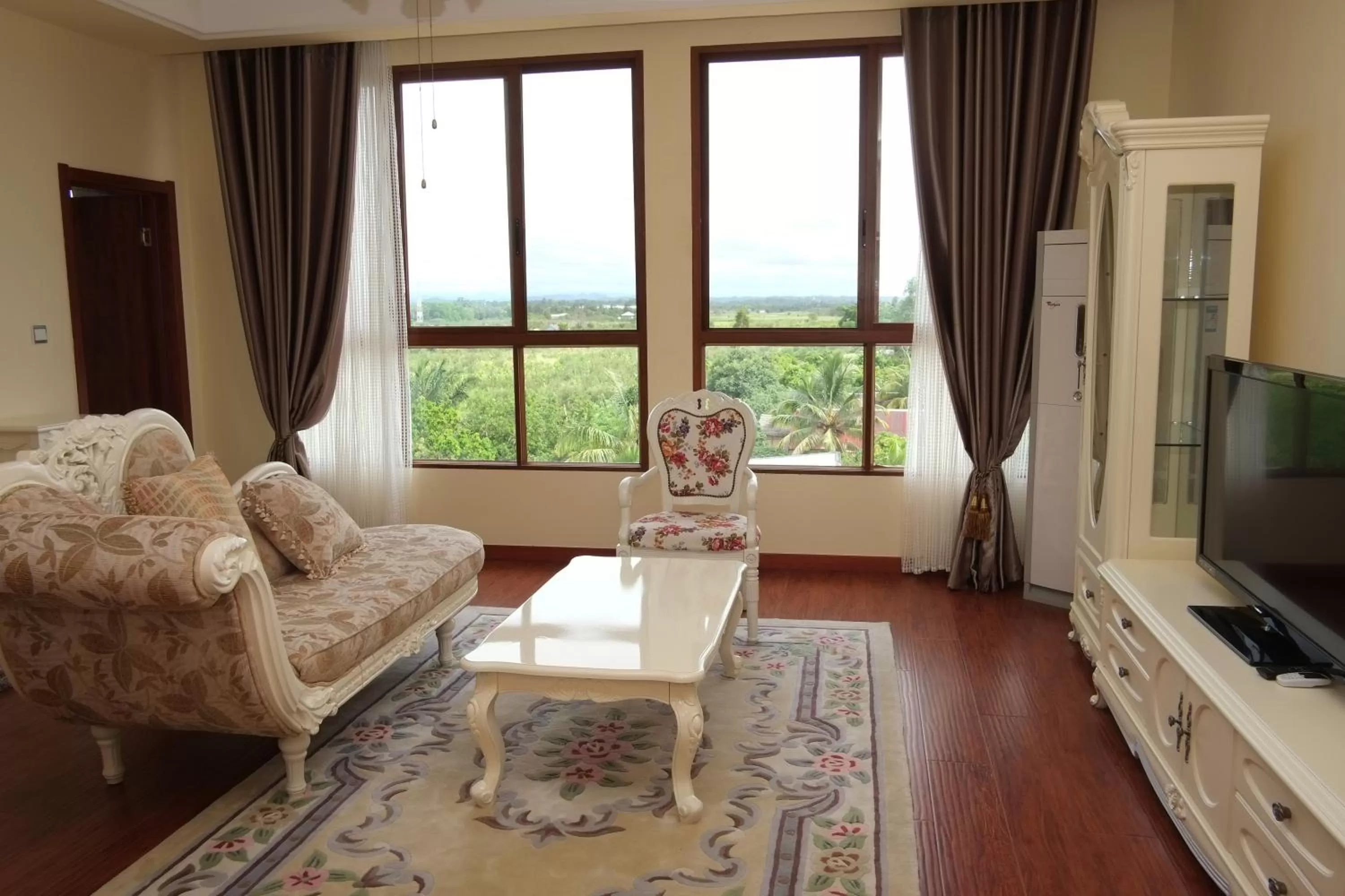 Garden view in Victoria Beach Hotel