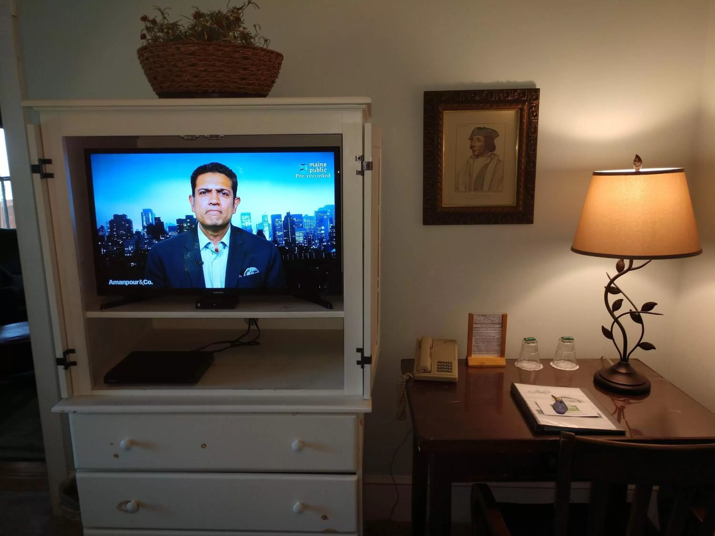 TV and multimedia in Maple Hill Farm Inn