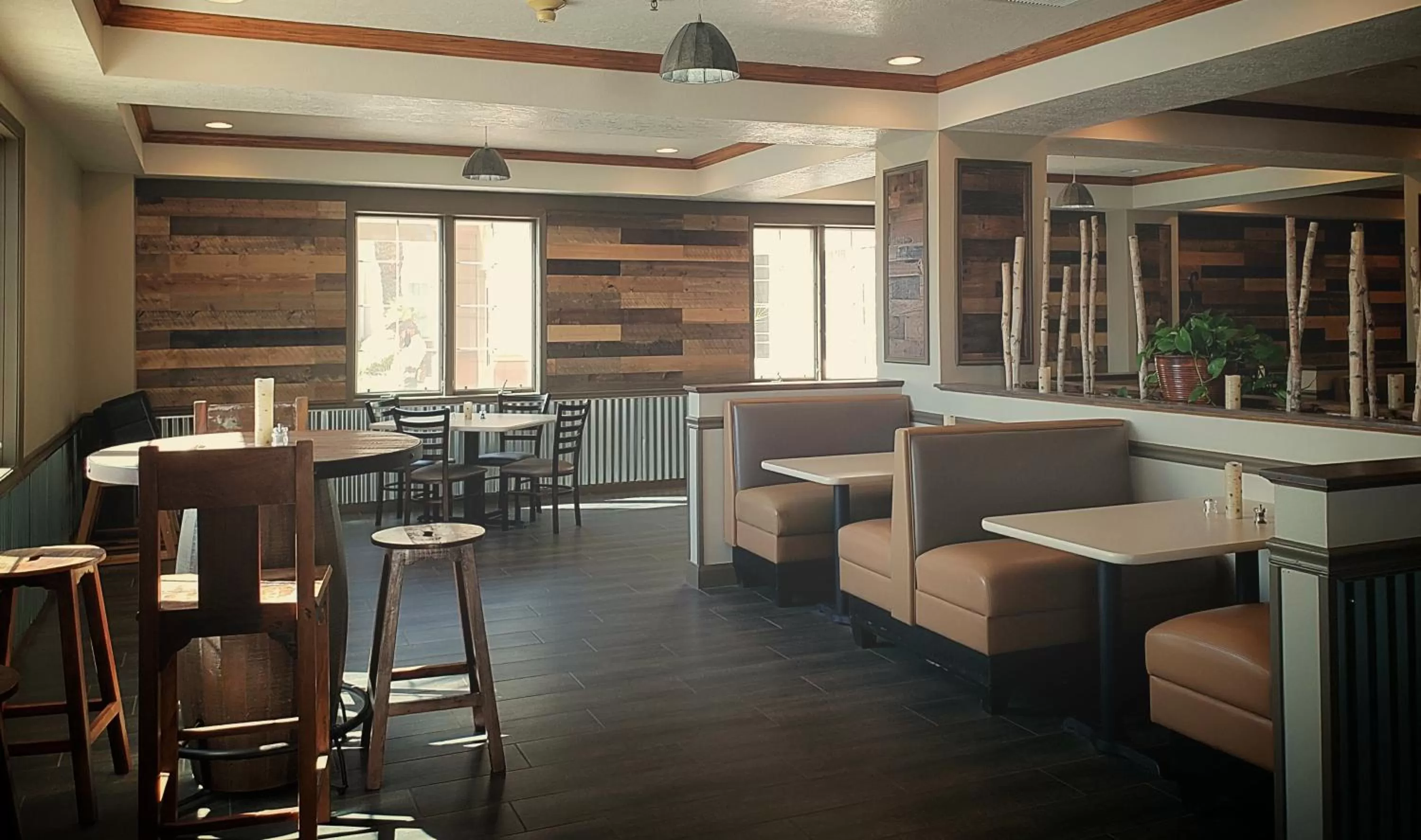 Restaurant/Places to Eat in Mojave Edge