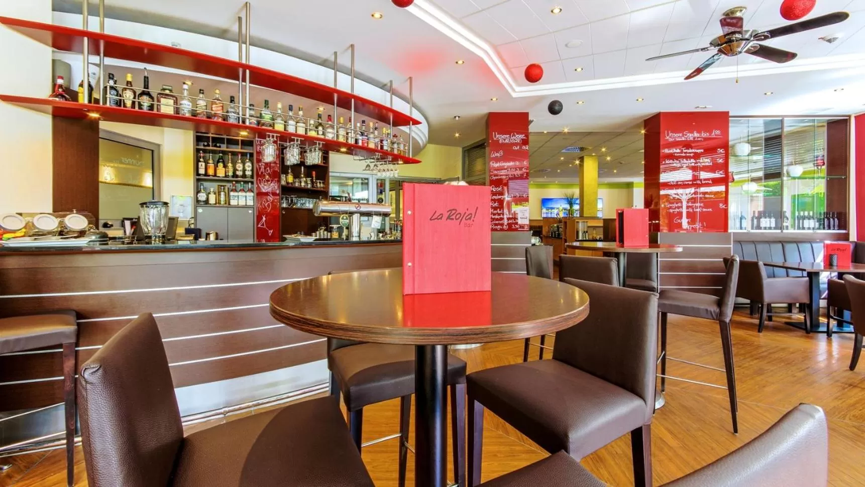 Lounge or bar in PhiLeRo Hotel Köln