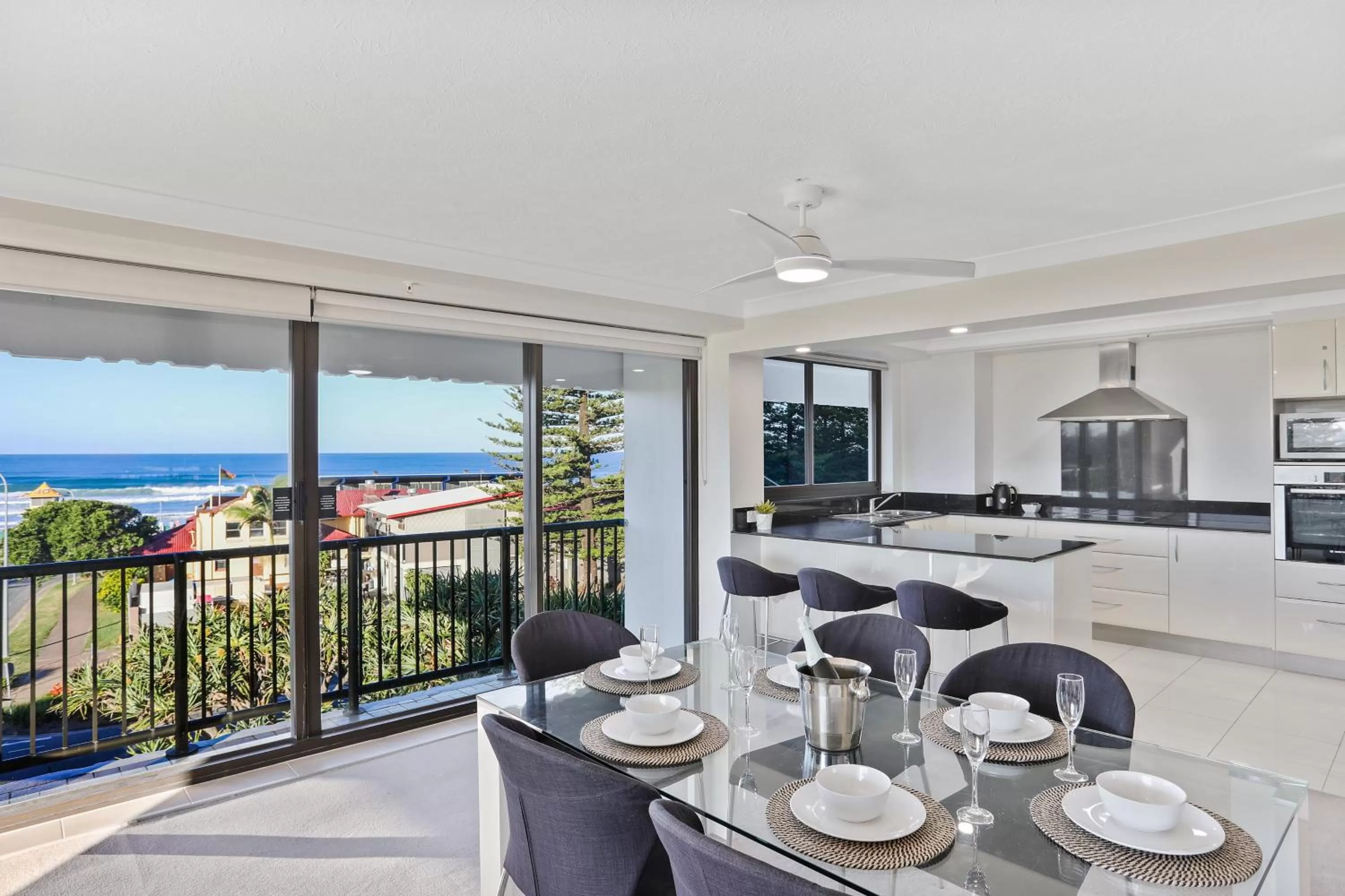 Dining area in De Ville Apartments