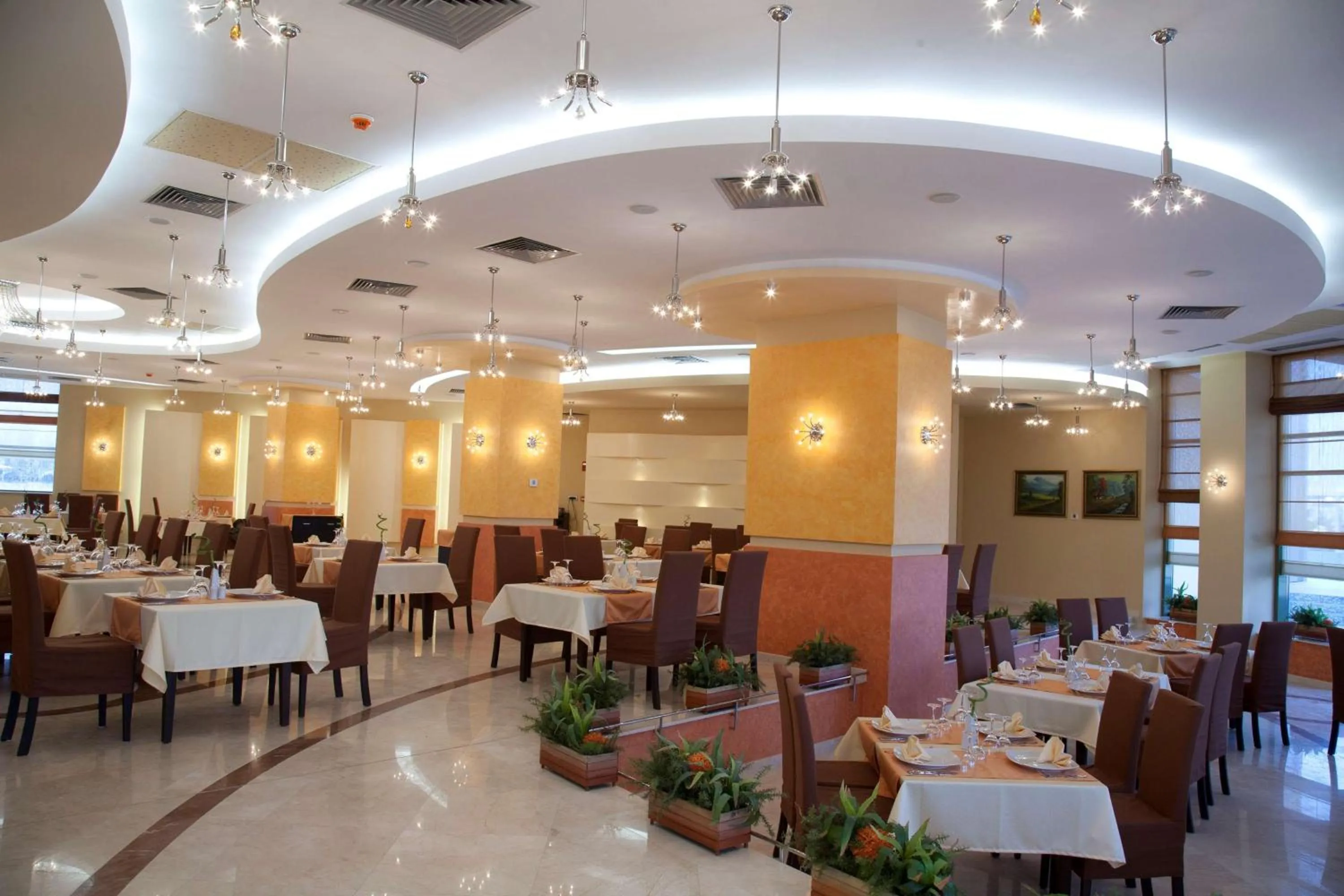 Restaurant/places to eat in Mari Vila Hotel