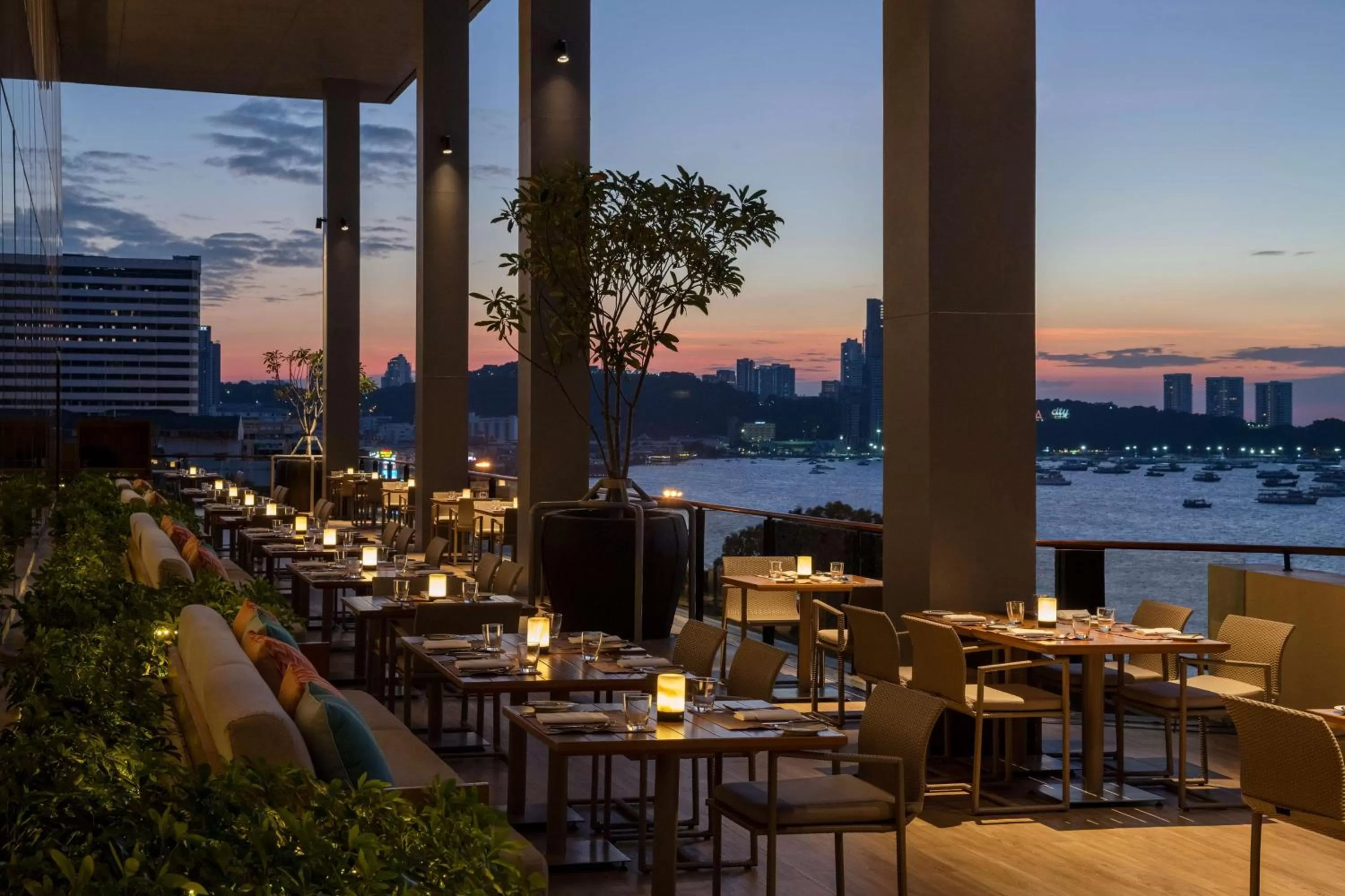 Restaurant/places to eat in Hilton Pattaya