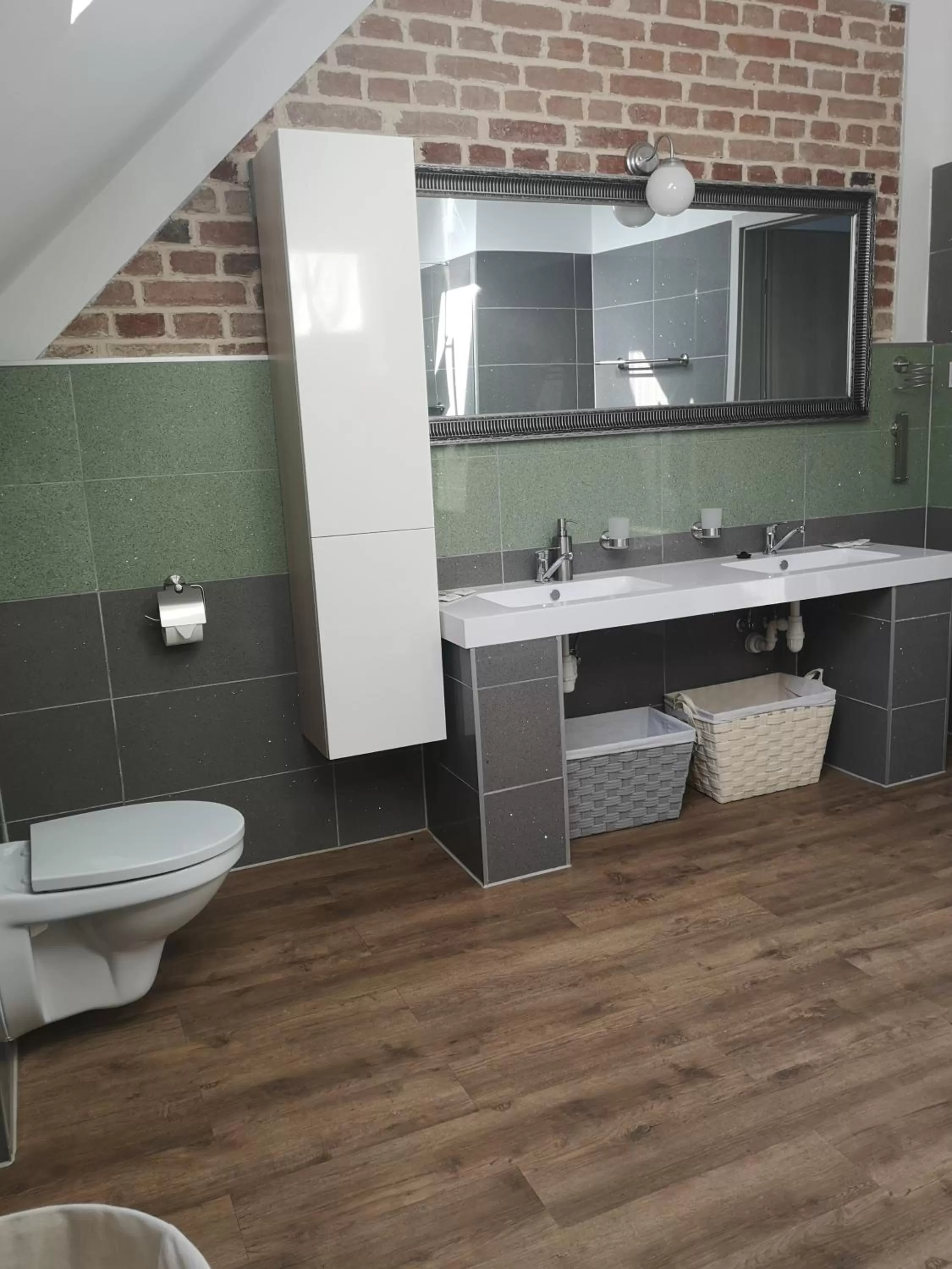 Two-Bedroom Apartment in Leon's Rooms