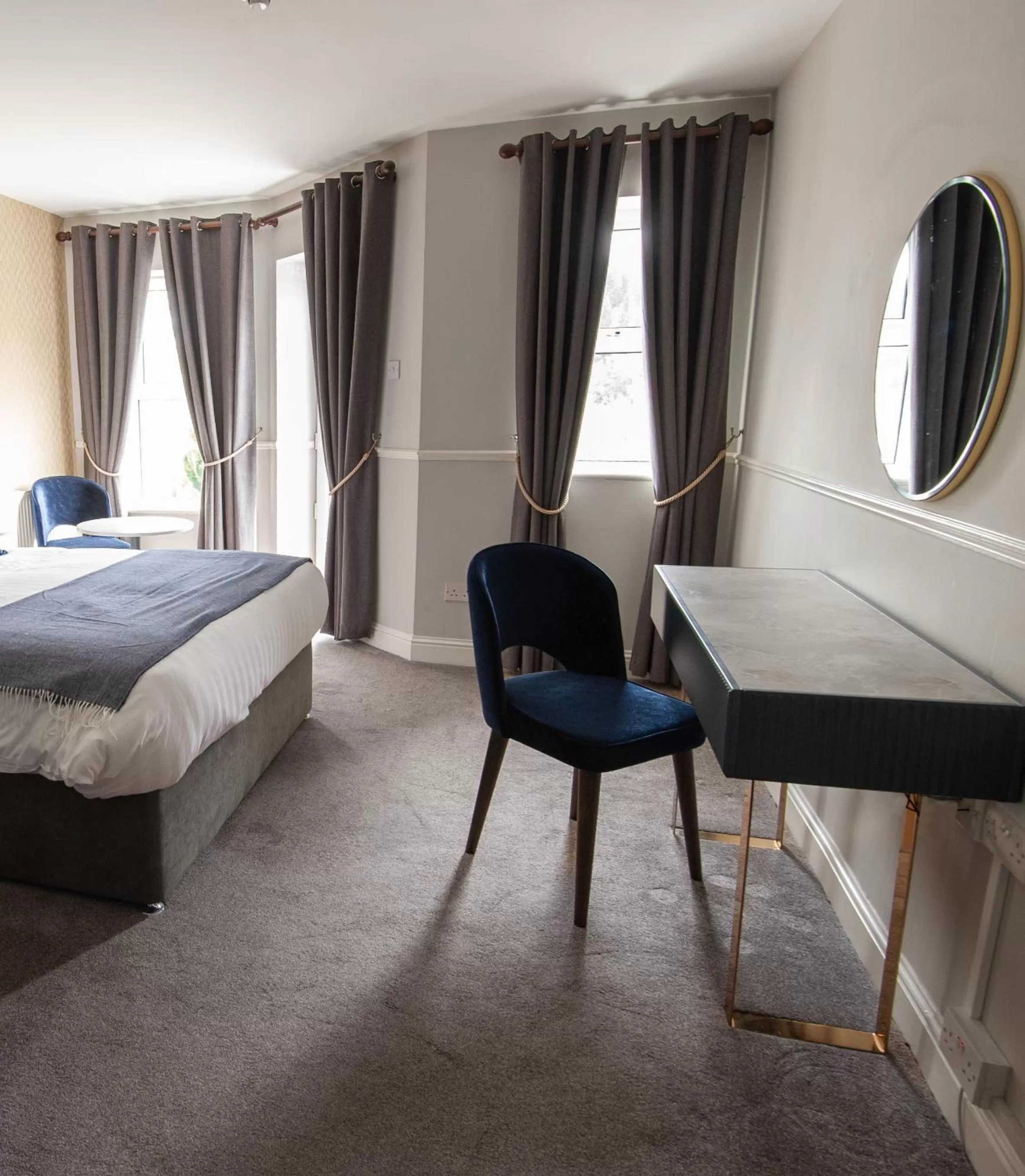 Seating area, Bed in Woodenbridge Hotel