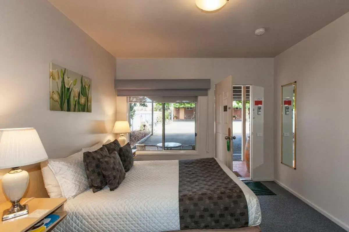 Standard Queen Room in Ararat Motor Inn Standard Queen Room in Ararat Motor Inn