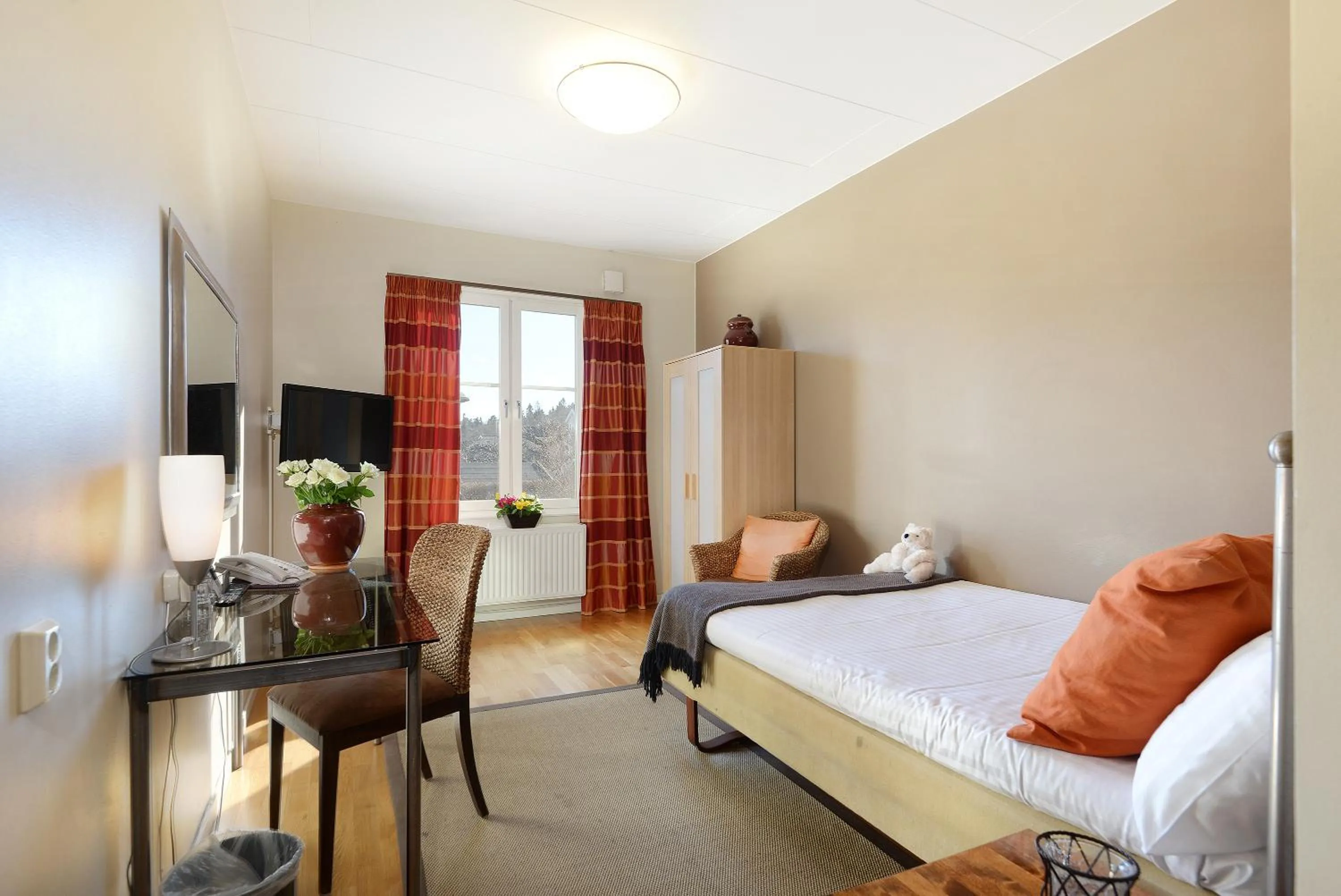 Photo of the whole room, Bed in Maude´s Hotel Enskede Stockholm