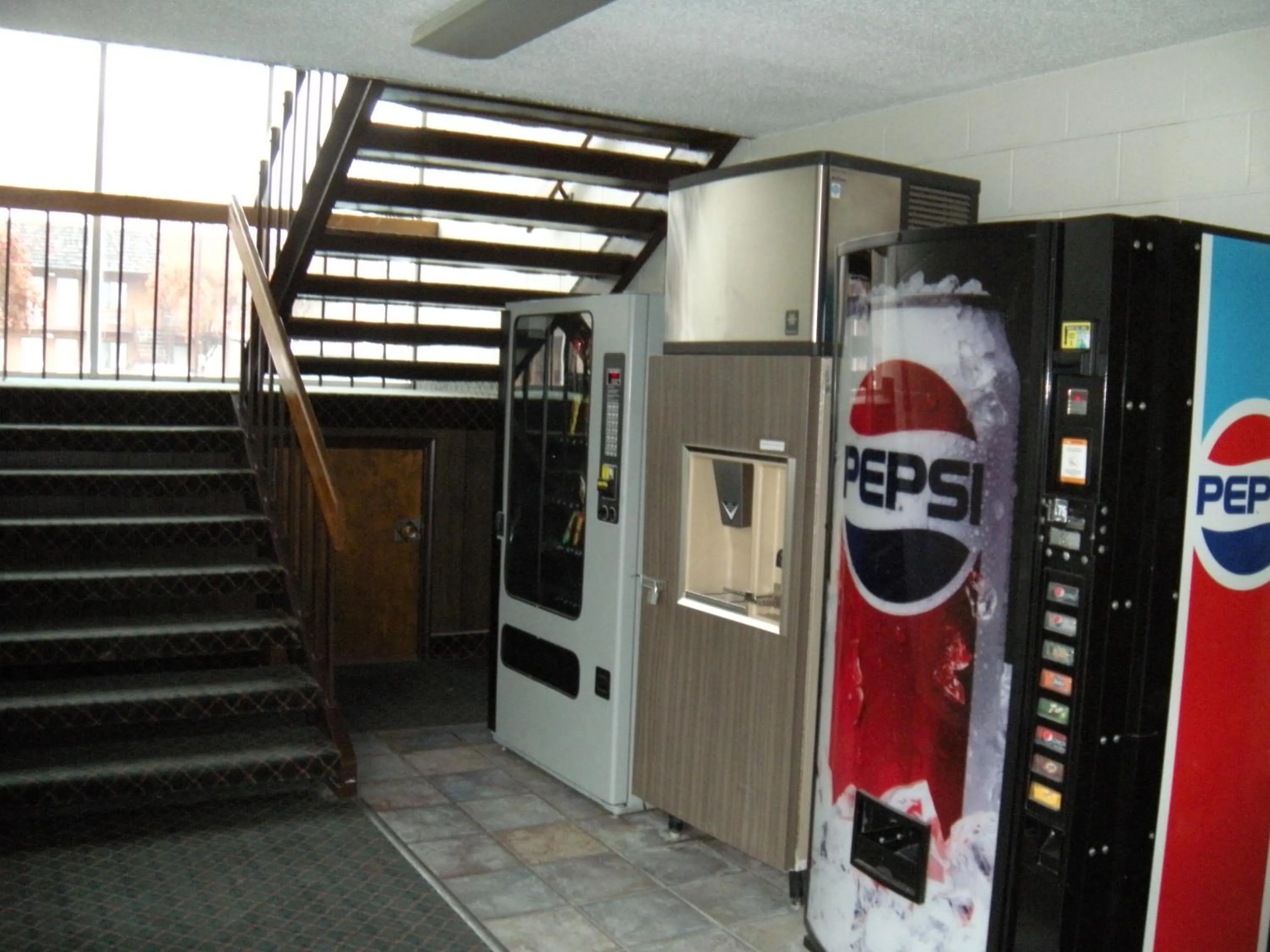 Food and drinks in Motel West