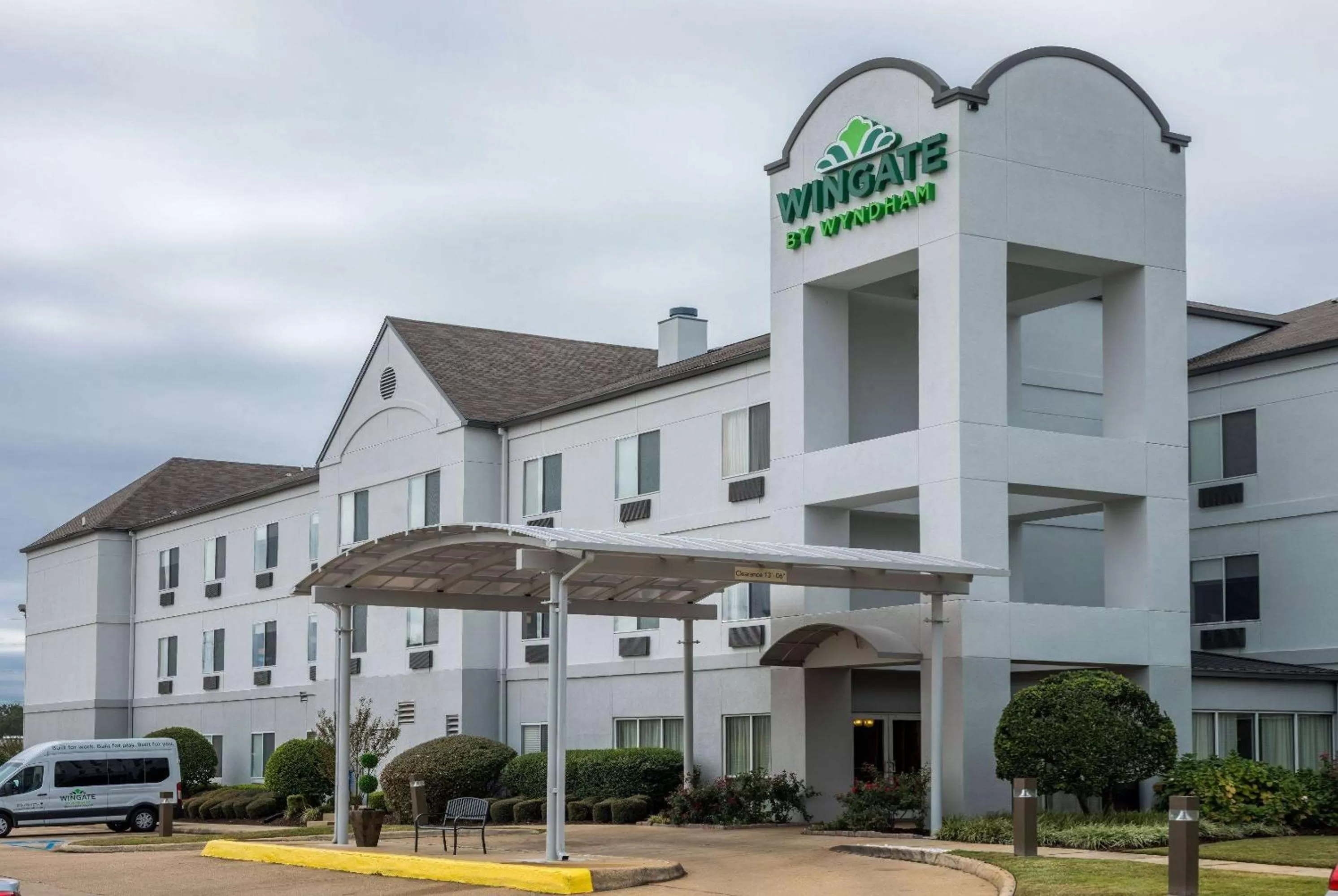 Property building in Wingate by Wyndham Shreveport Airport