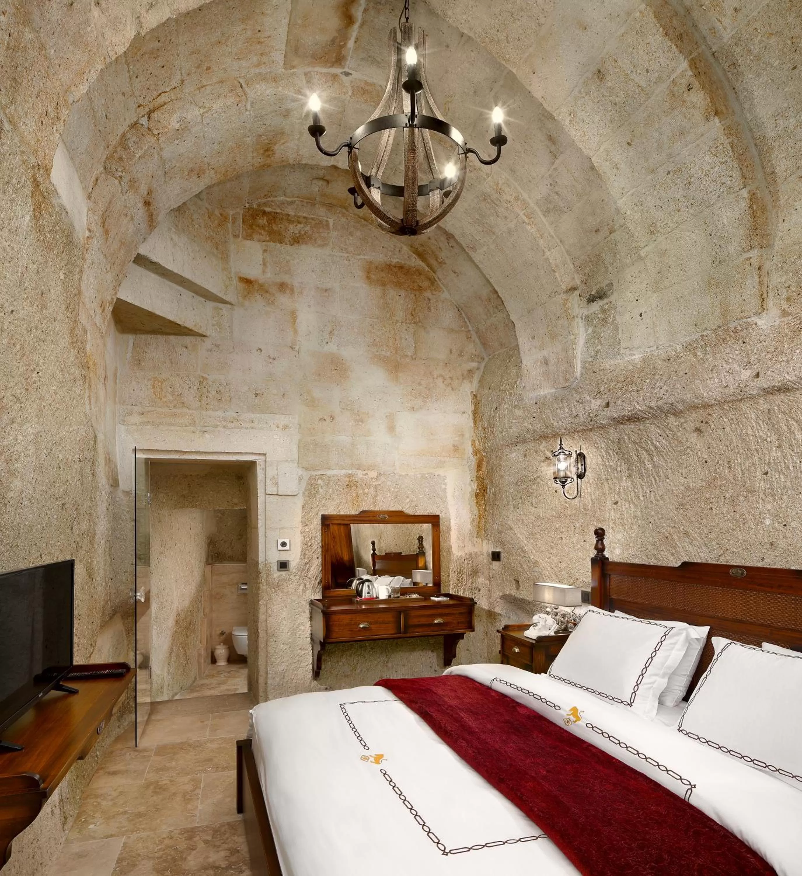 Bed in Seraphim Cave Suites & SPA