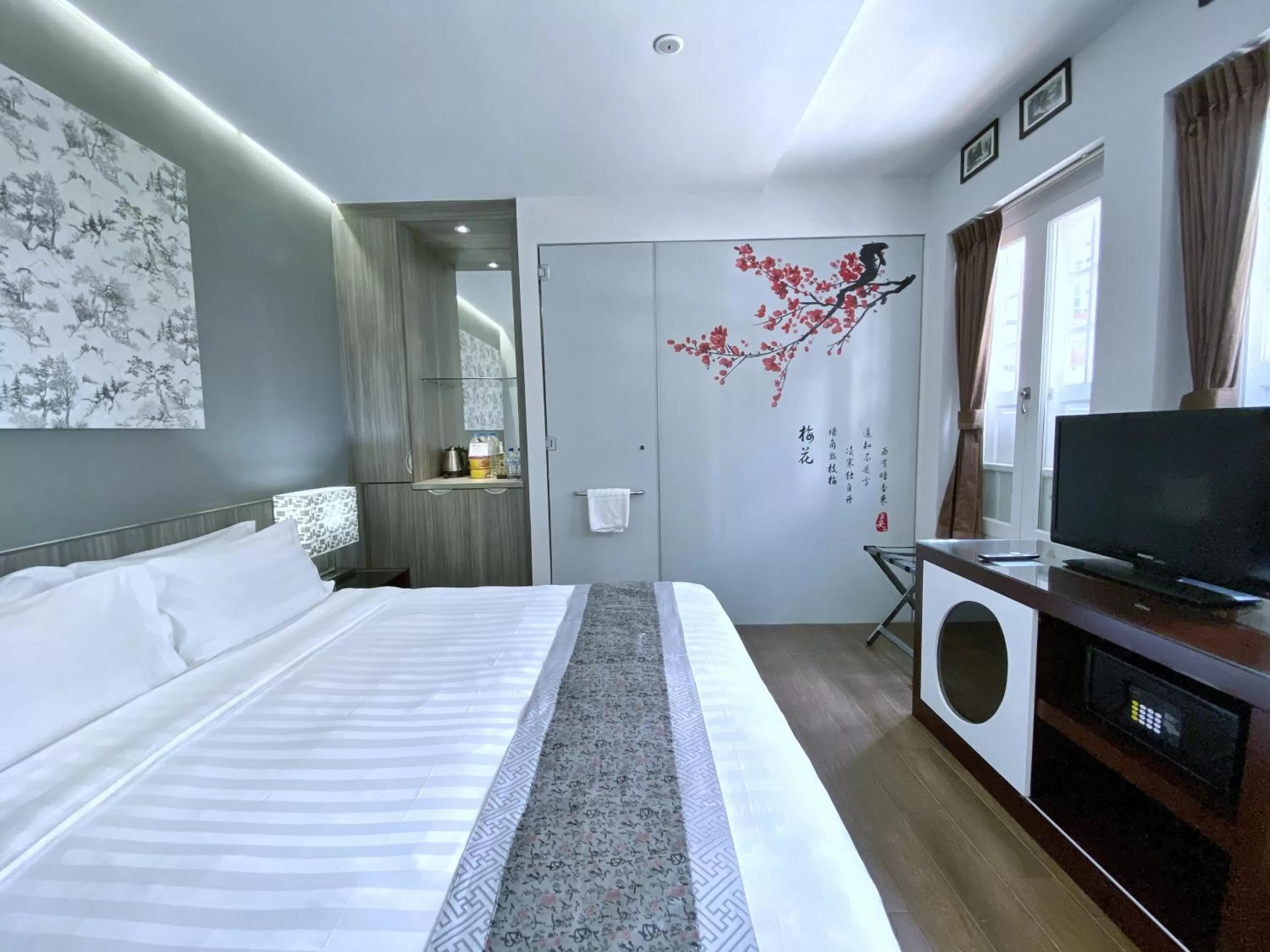 Photo of the whole room, Bed in Bliss Hotel Singapore