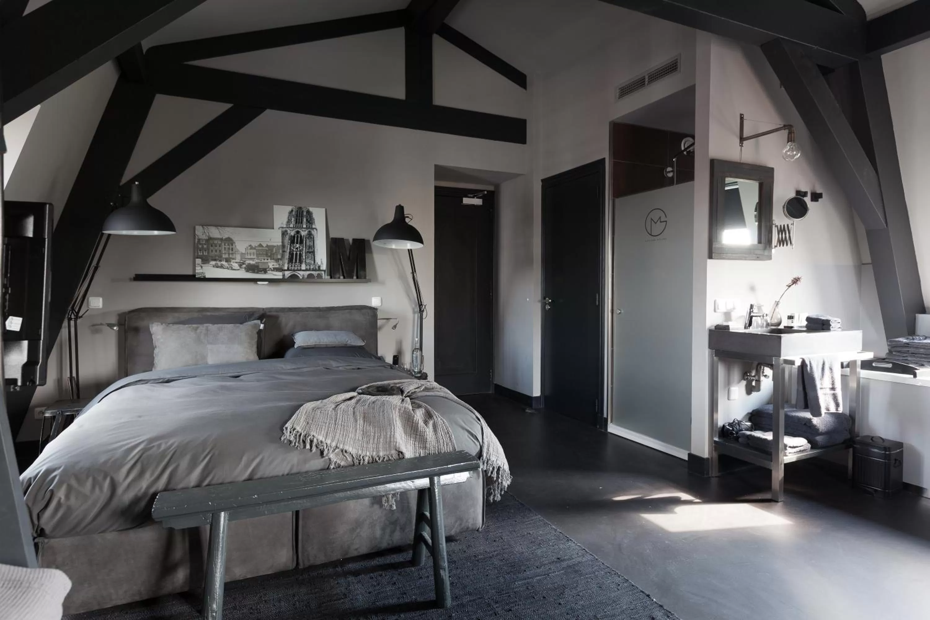 Bed in Mother Goose Hotel