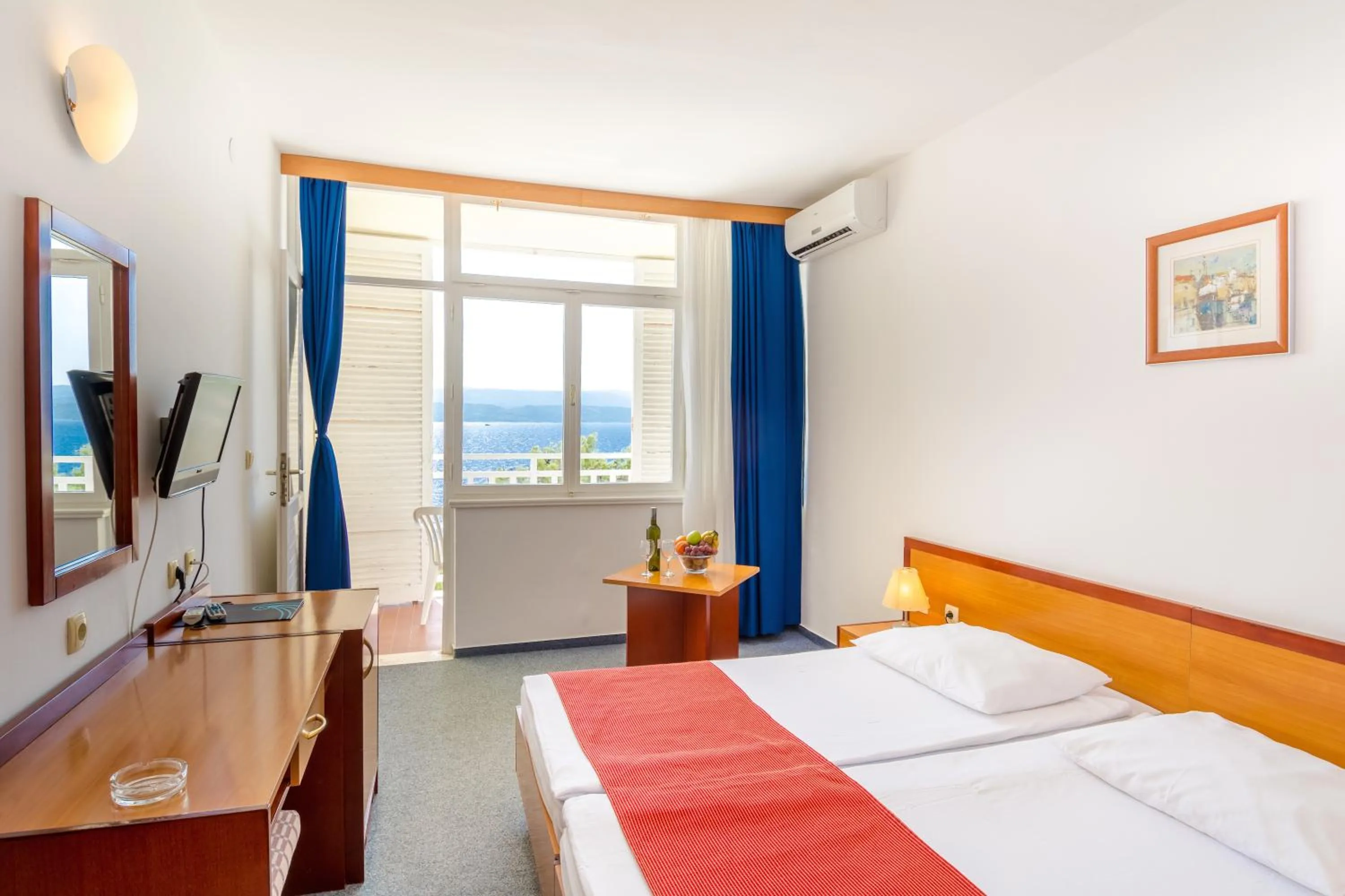 Double or Twin Room with Balcony and Seaside View in Sagitta All inclusive light