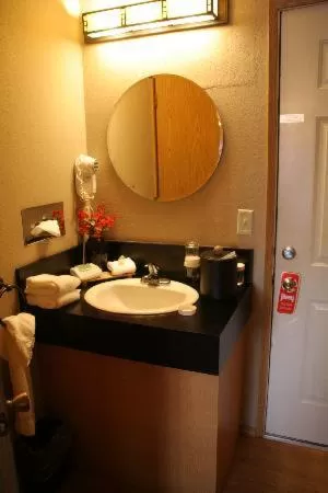 River House Inn, a Baymont by Wyndham