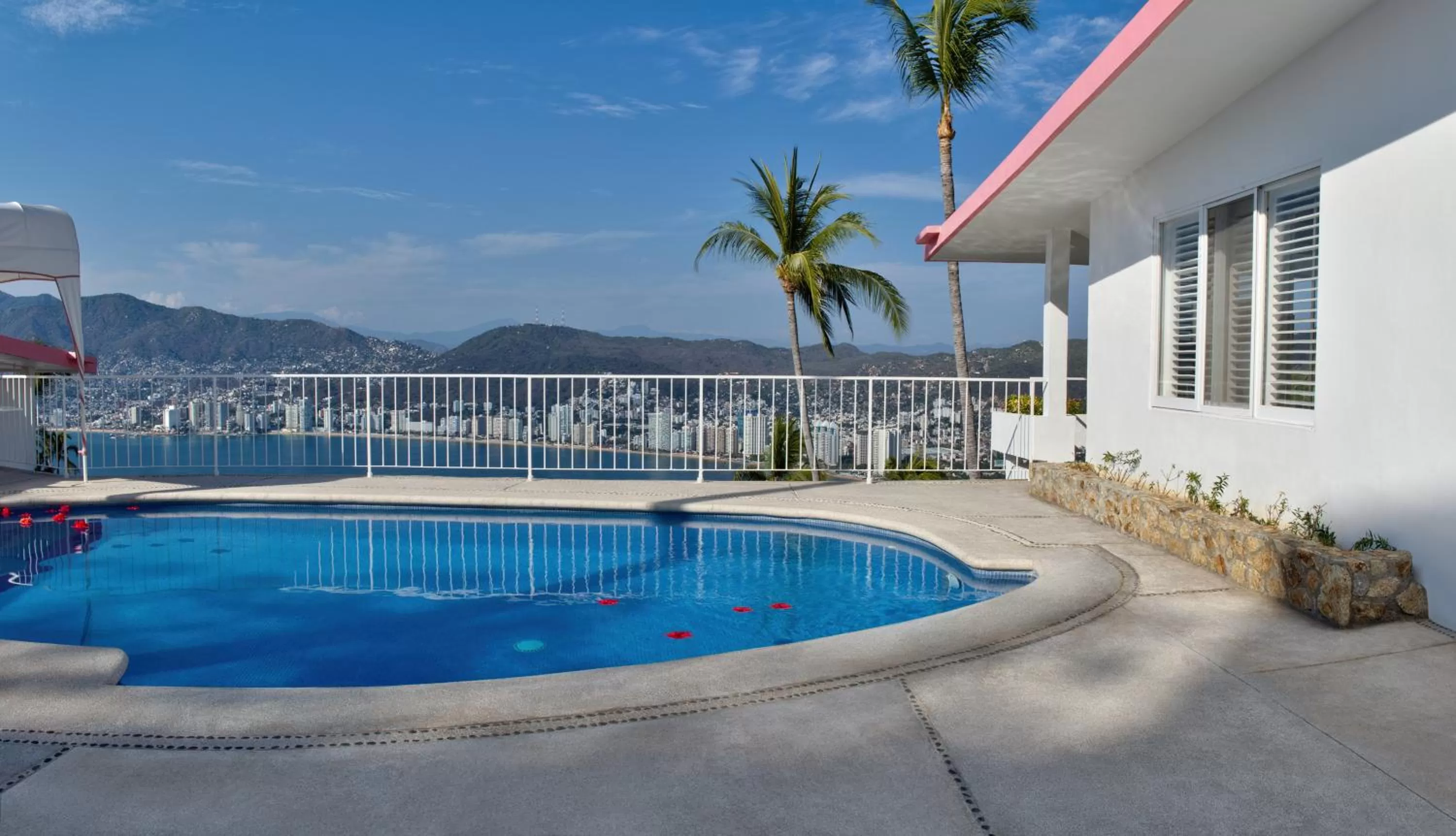 Swimming pool in Las Brisas Acapulco