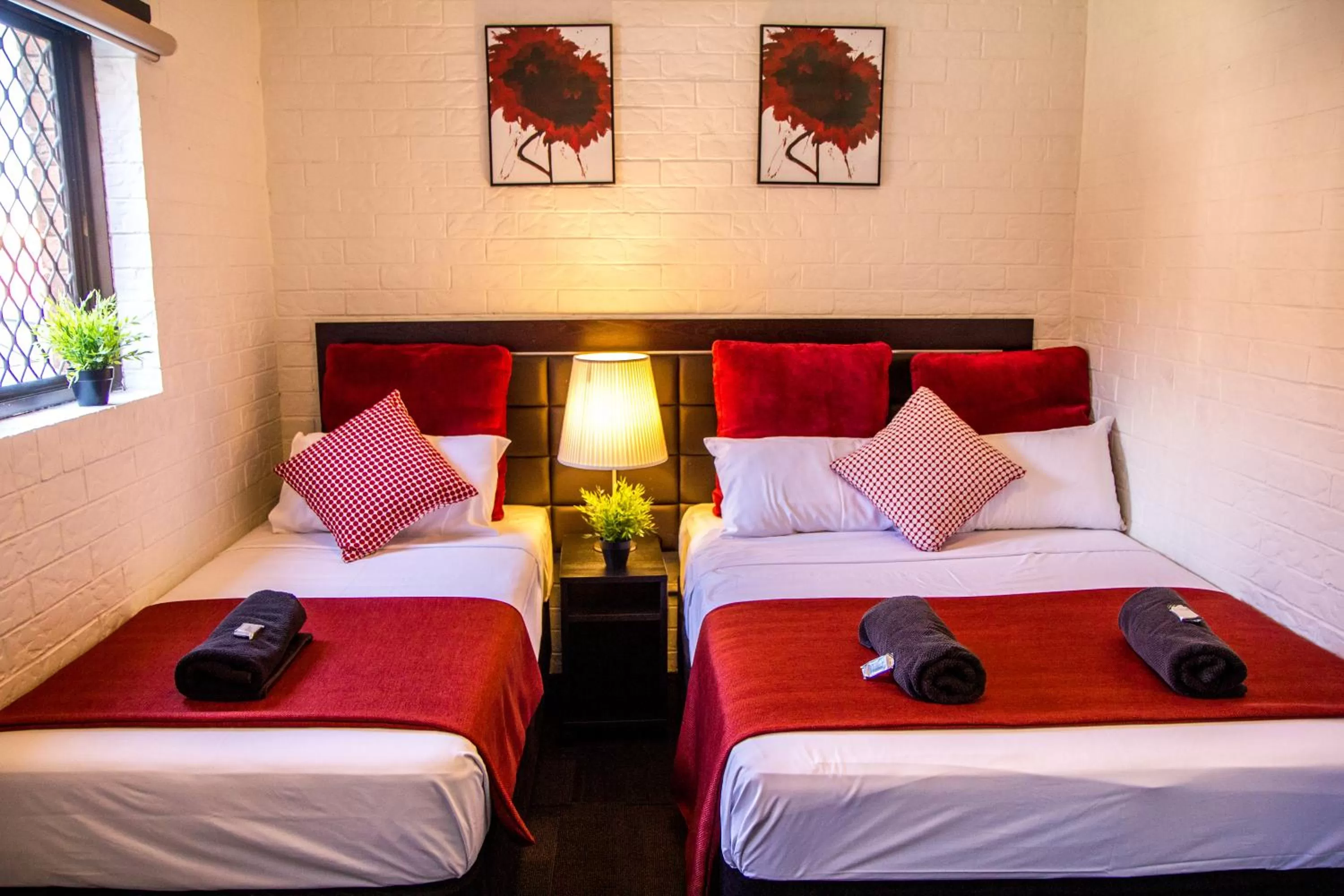 Day, Bed in Ascot Budget Inn & Residences