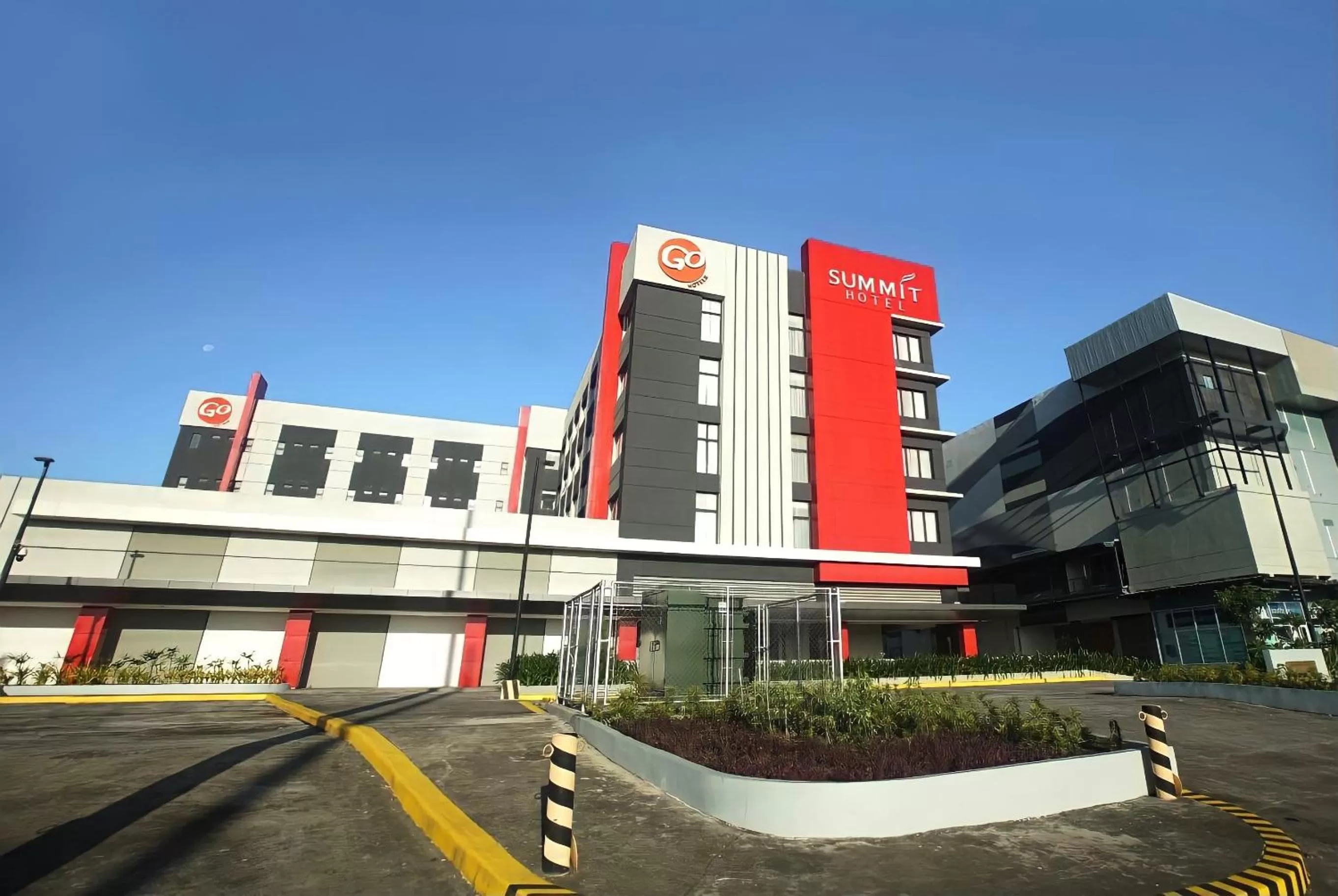 Property building in Go Hotels Plus Naga