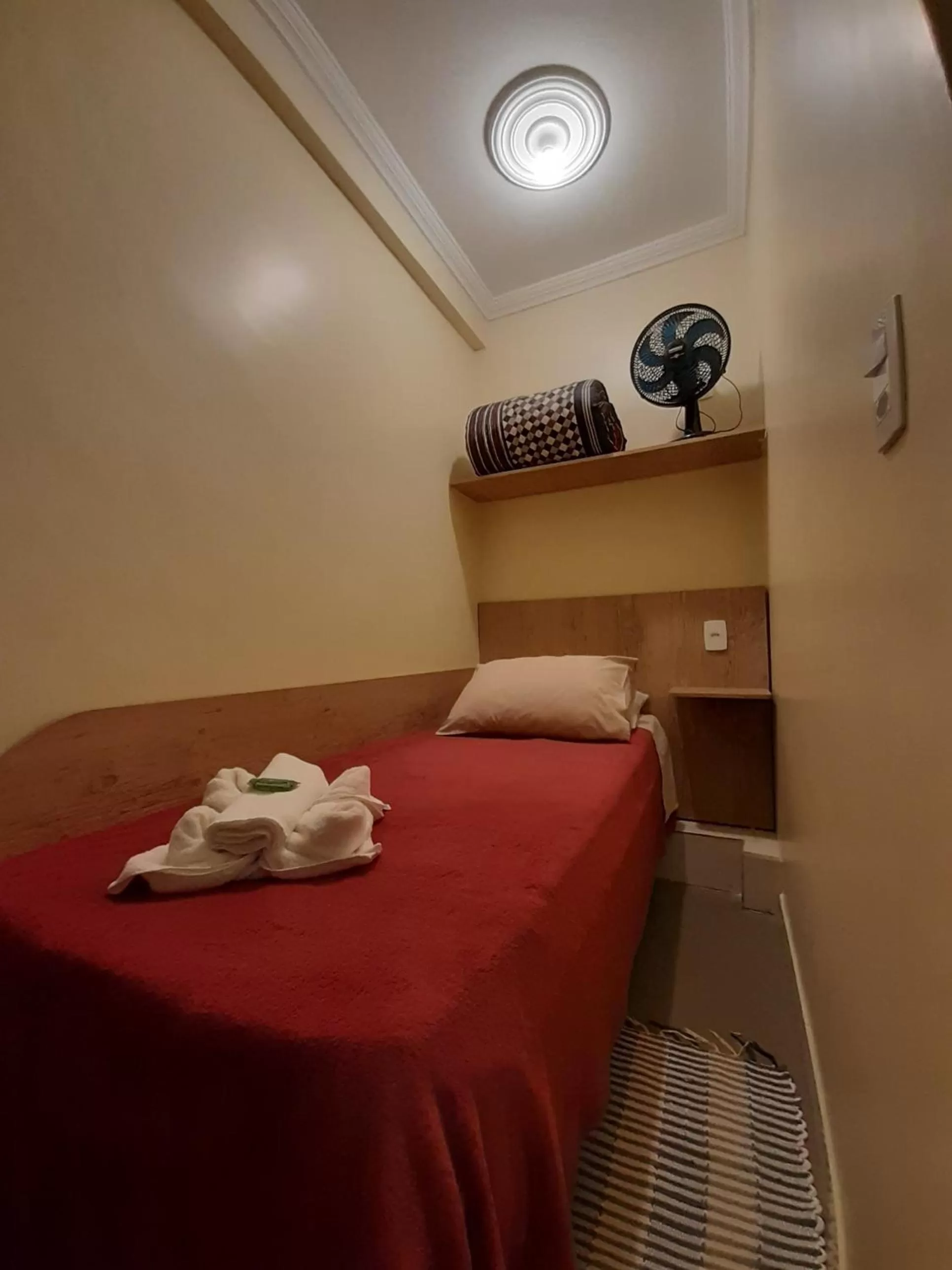 TV and multimedia, Bed in Pousada Reino Encantado - São Thomé das Letras - Minas Gerais