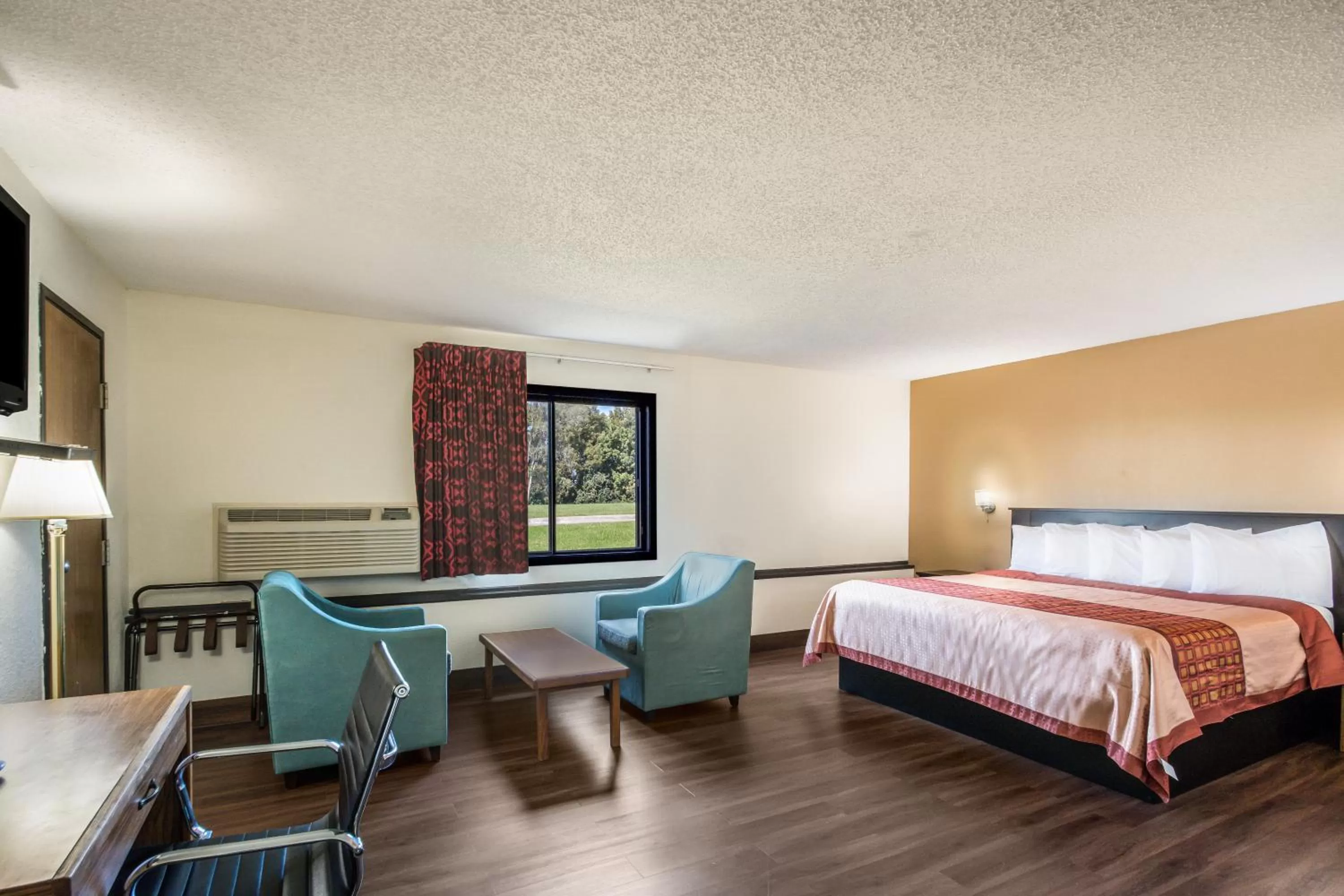 Bed in Americas Best Value Inn & Suites Harrisonville