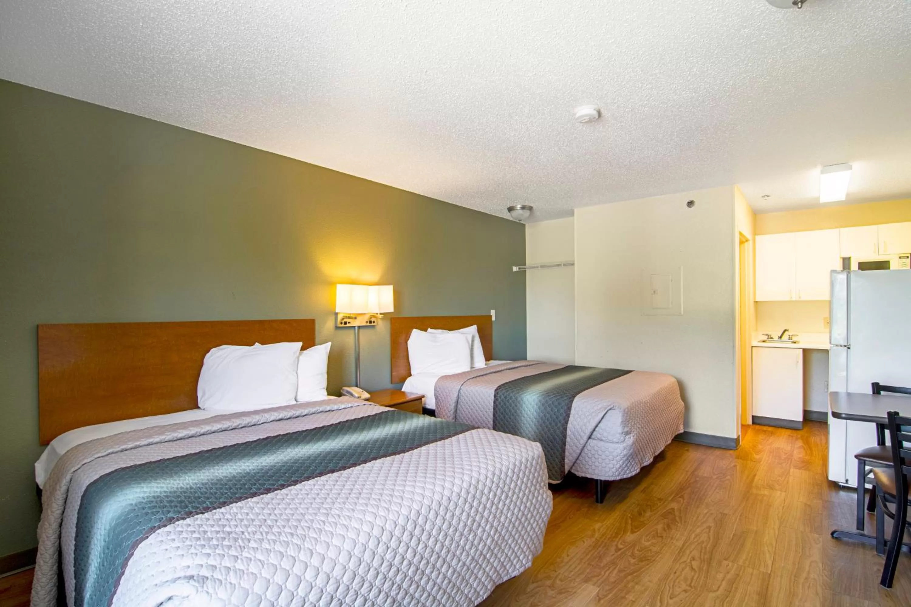 Photo of the whole room in HomeTowne Studios by Red Roof Chicago - Waukegan